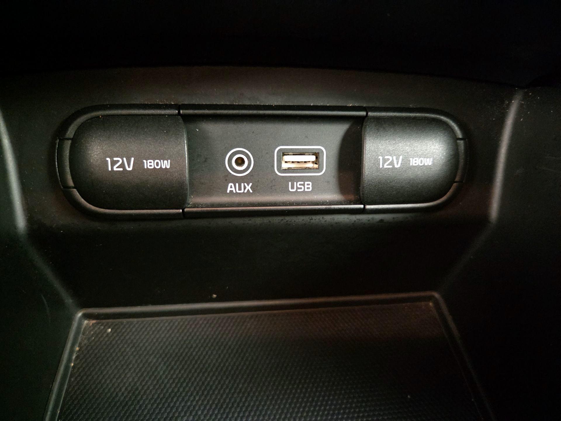 Thumbnail: 2016 Kia Sorento - 18