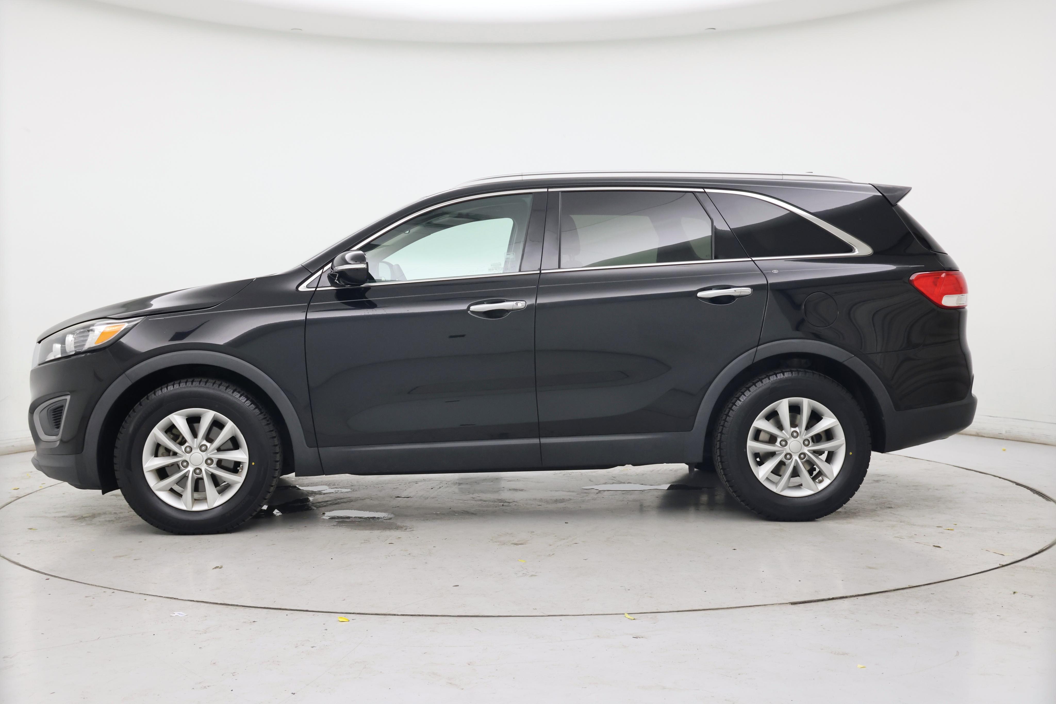 Thumbnail: 2016 Kia Sorento - 3