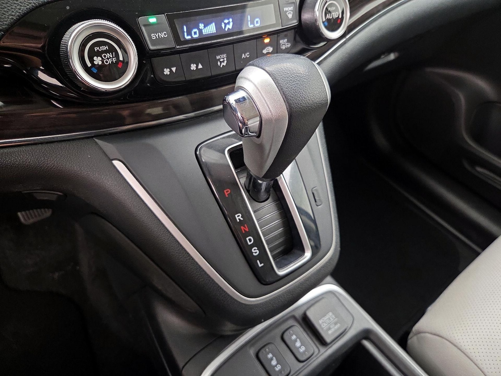 2016 Honda CR-V Touring - Photo 18