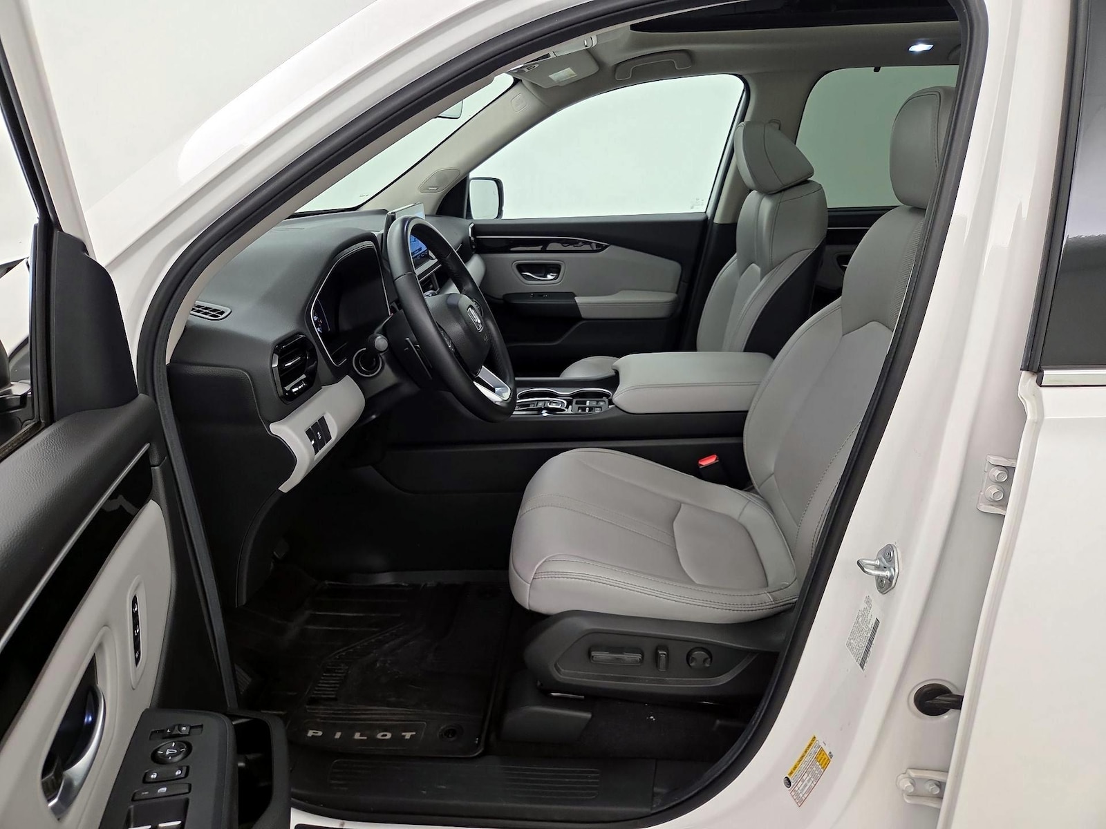 2025 Honda Pilot Touring - Photo 12