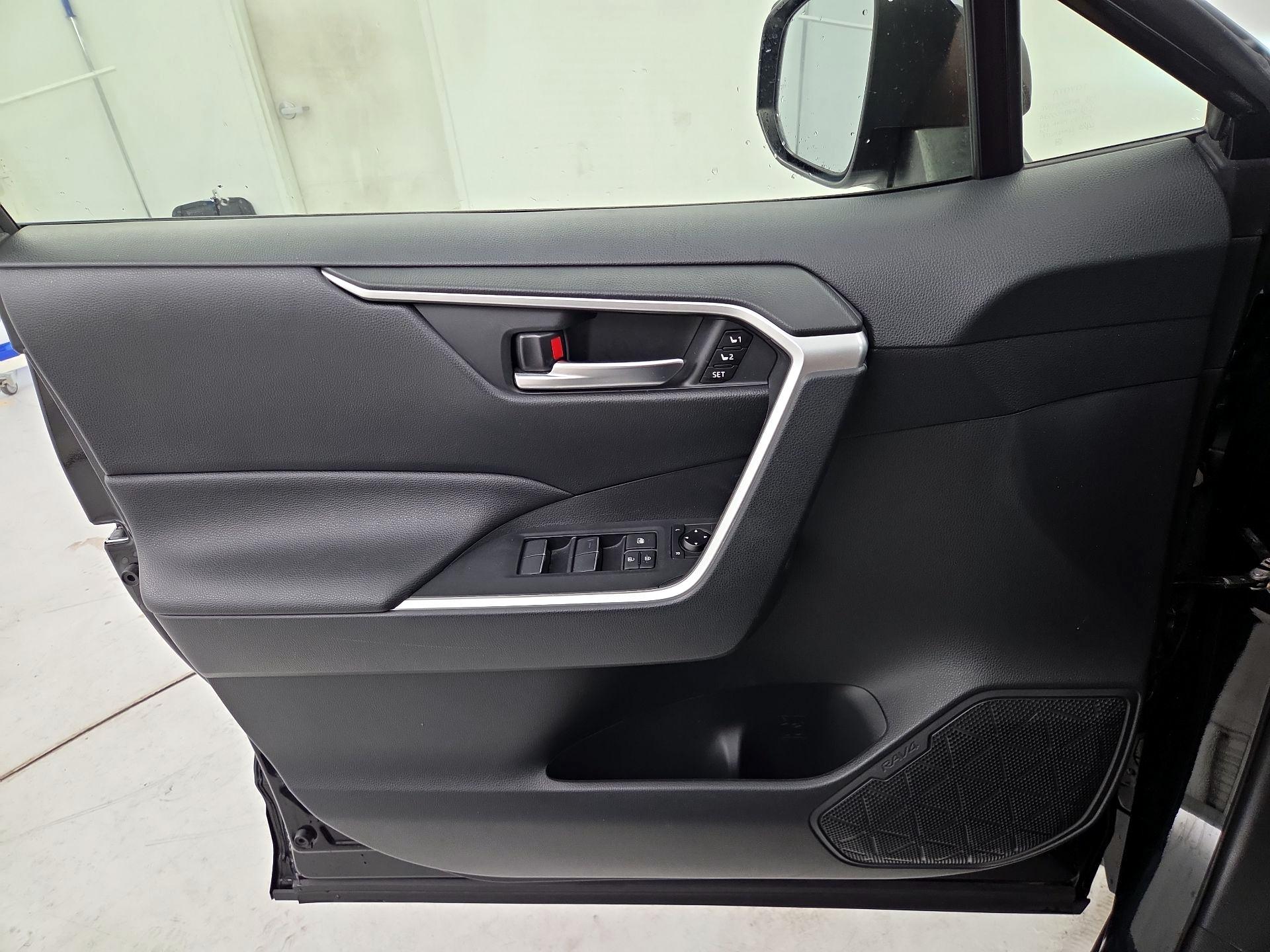 Thumbnail: 2019 Toyota RAV4 - 12
