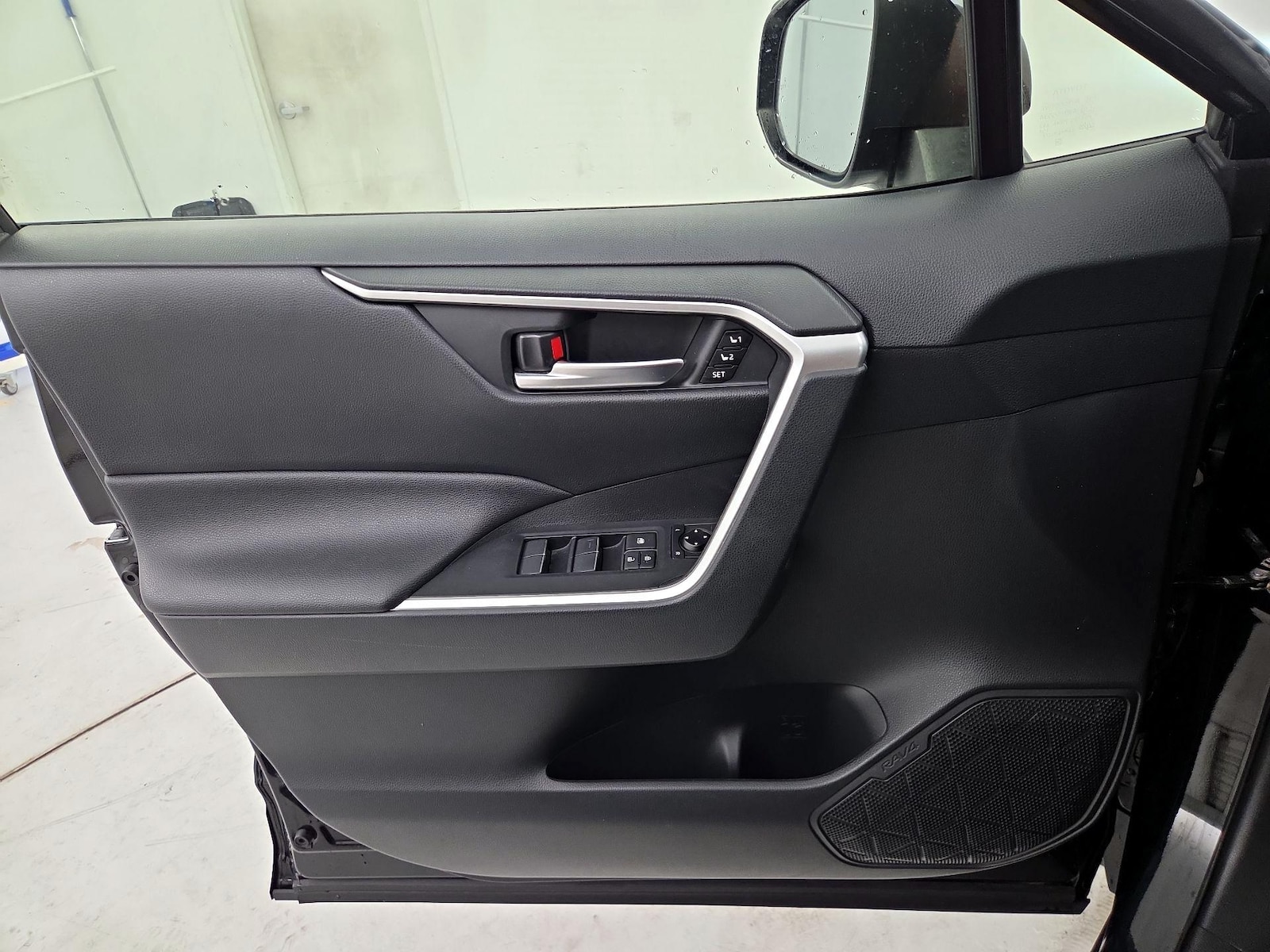 2019 Toyota RAV4 XLE Premium - Photo 13