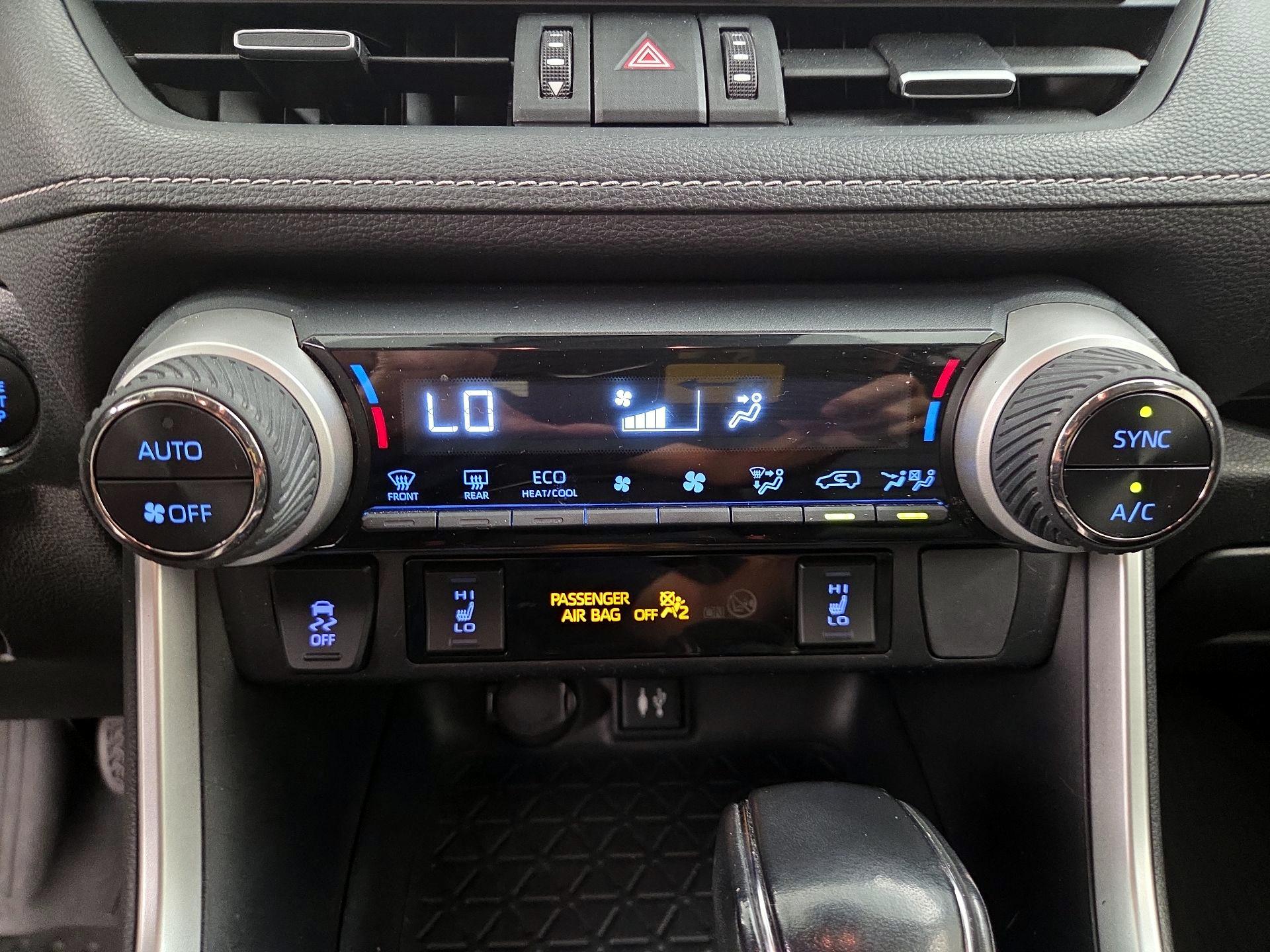 Thumbnail: 2019 Toyota RAV4 - 16