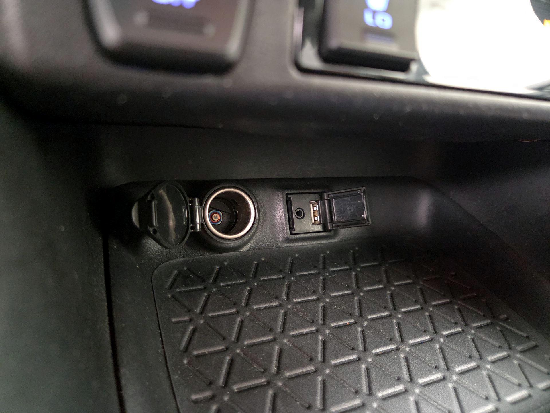 Thumbnail: 2019 Toyota RAV4 - 18