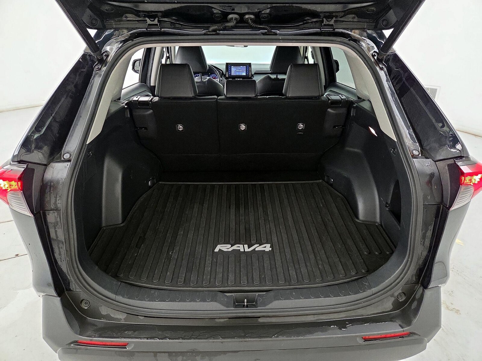 2019 Toyota RAV4 XLE Premium - Photo 22
