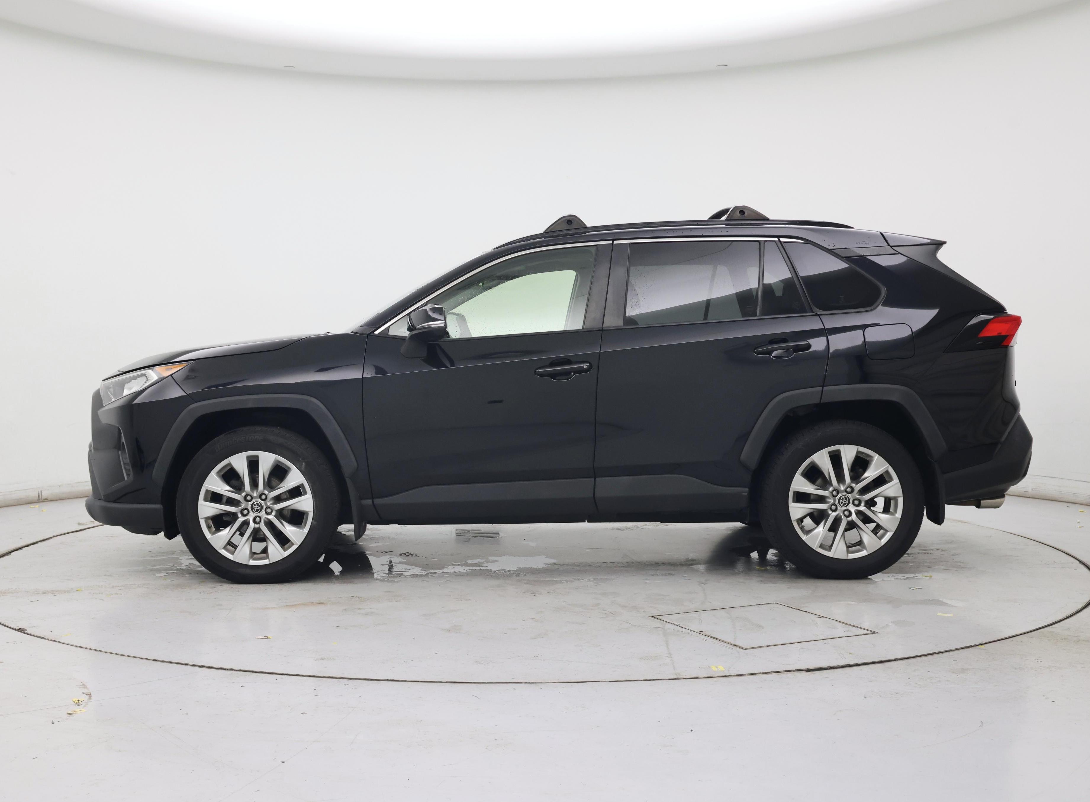 Thumbnail: 2019 Toyota RAV4 - 3