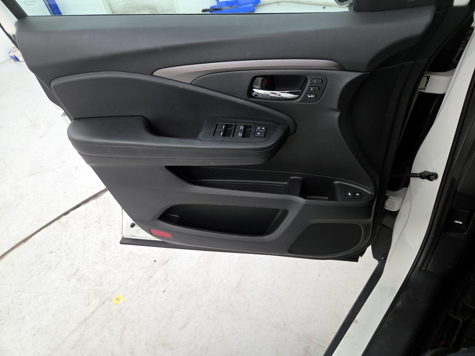 Thumbnail: 2019 Honda Pilot - 12