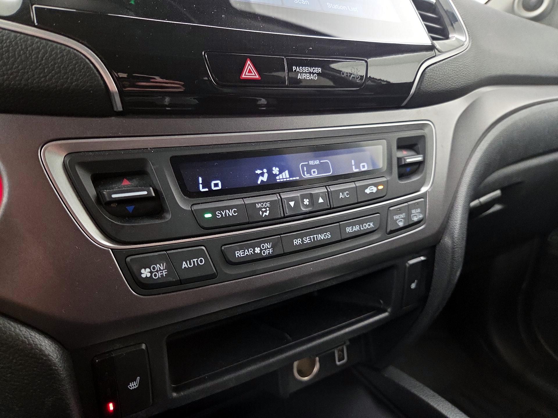 Thumbnail: 2019 Honda Pilot - 16