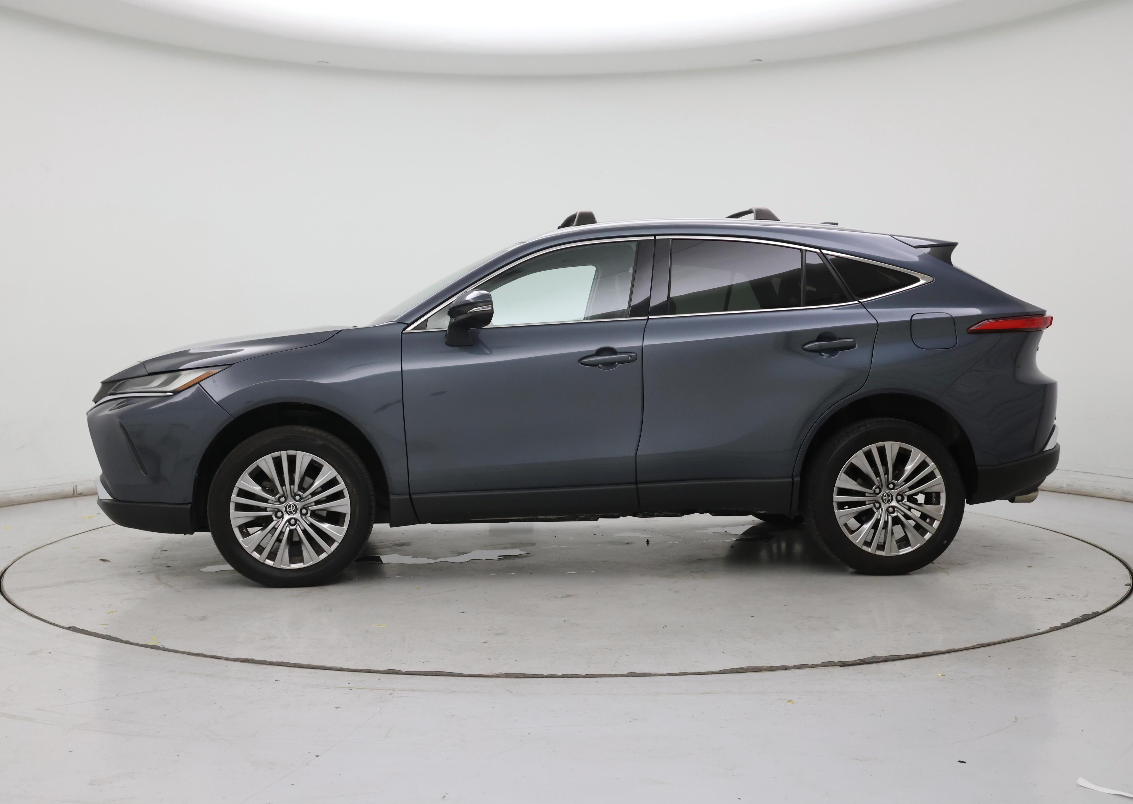 Thumbnail: 2023 Toyota Venza - 3