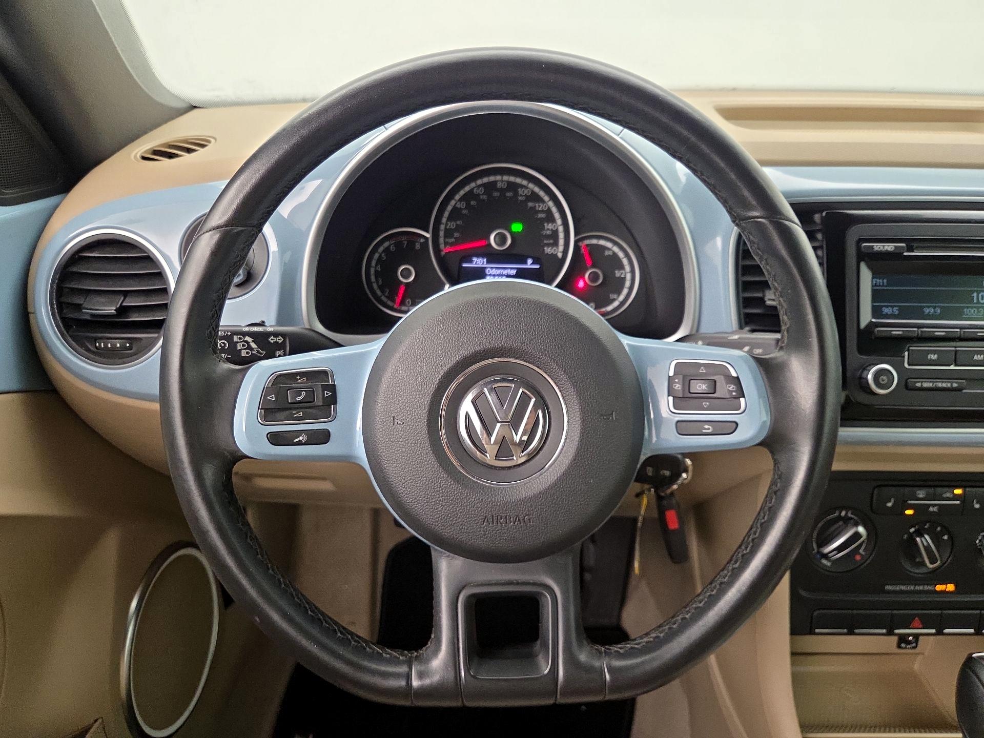 Thumbnail: 2014 Volkswagen Beetle - 10
