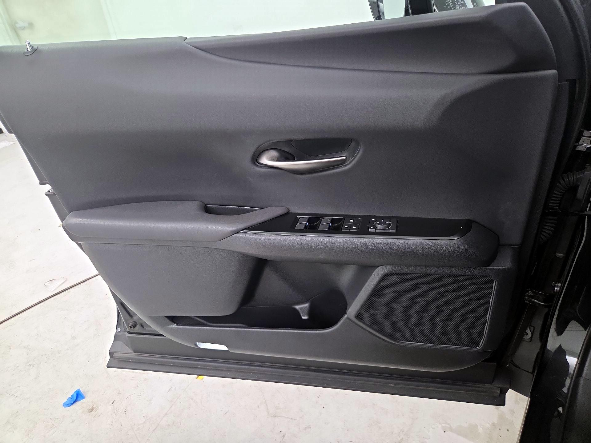 Thumbnail: 2021 Lexus UX - 12