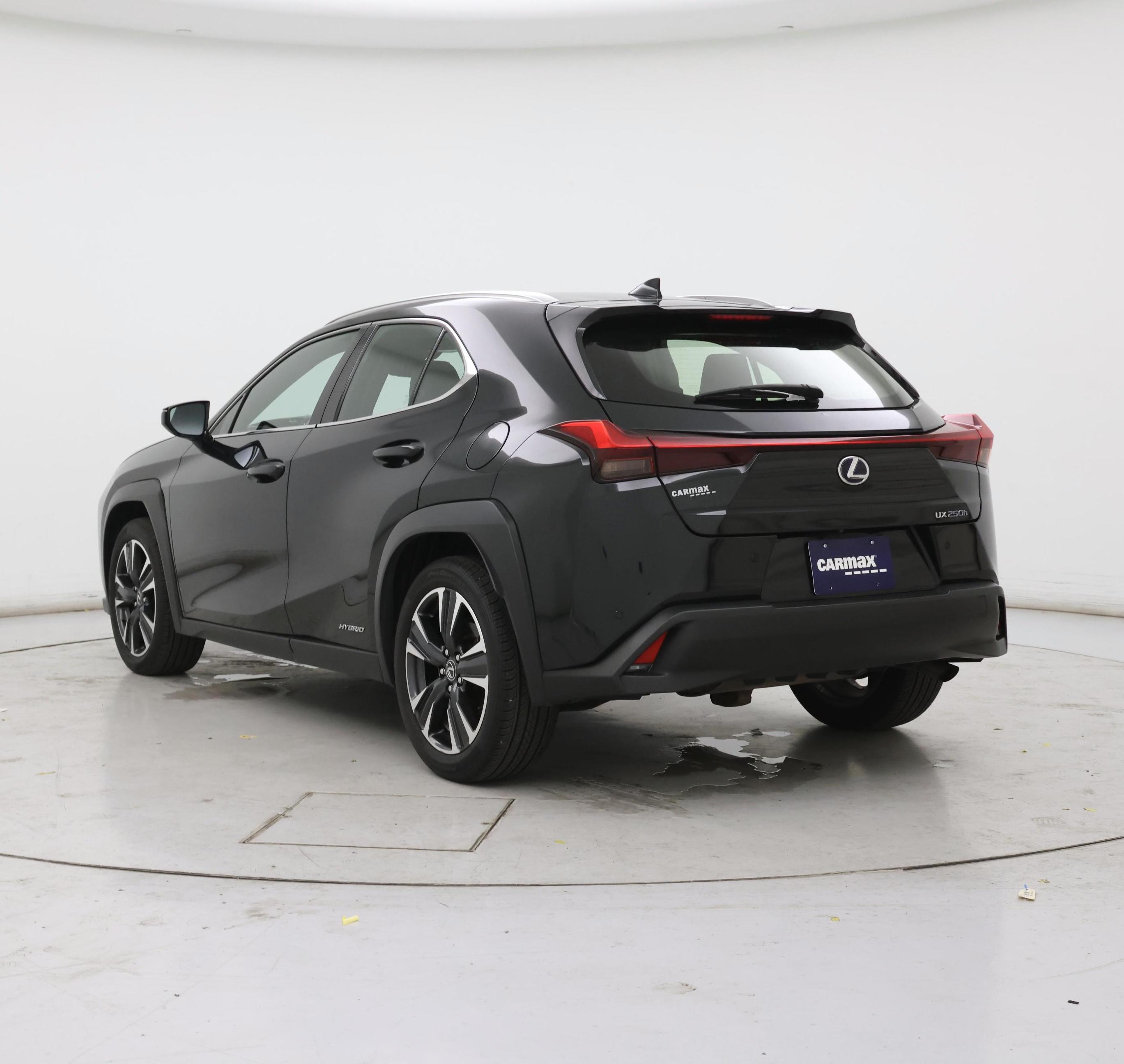 Thumbnail: 2021 Lexus UX - 2