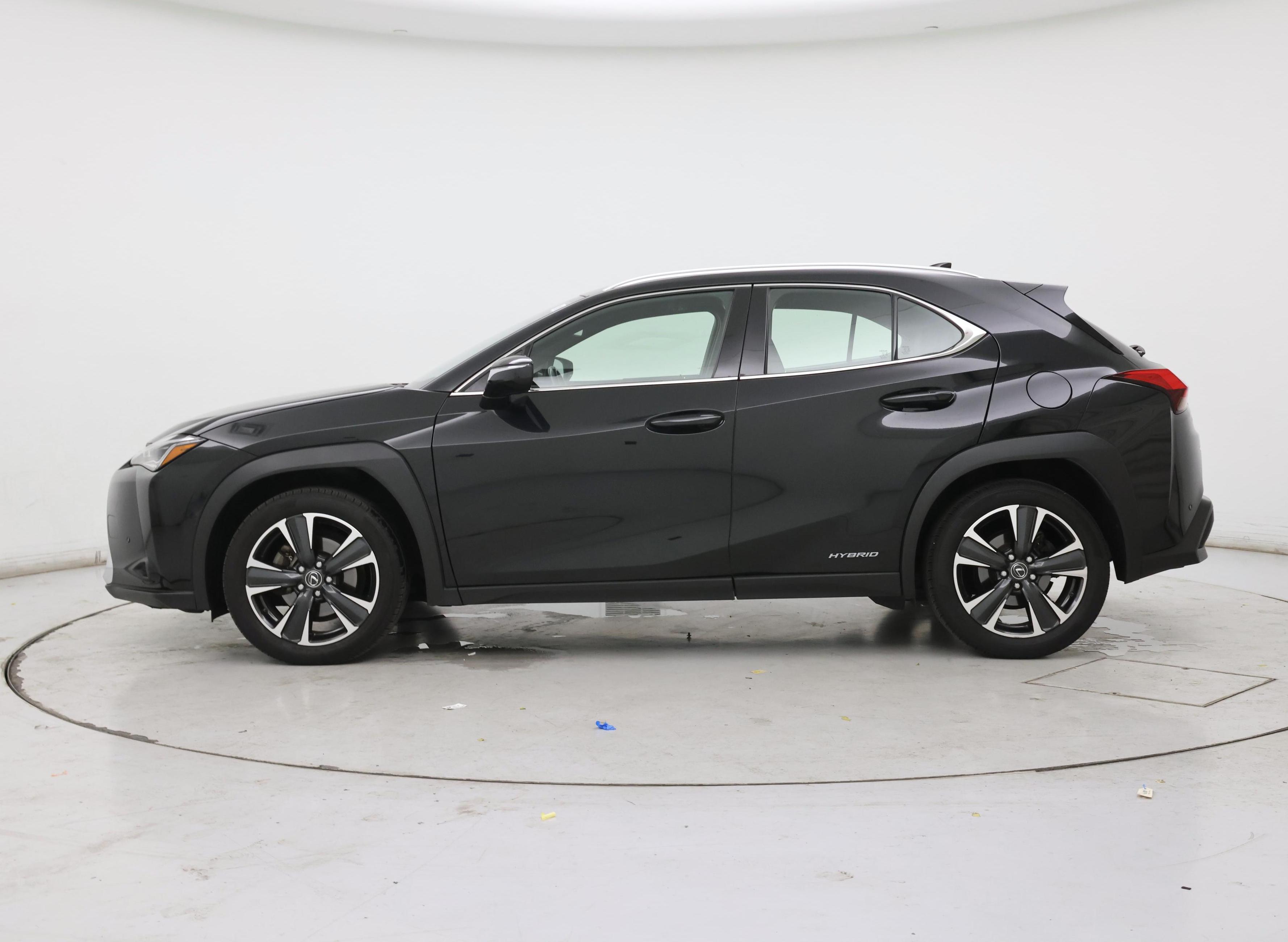 Thumbnail: 2021 Lexus UX - 3