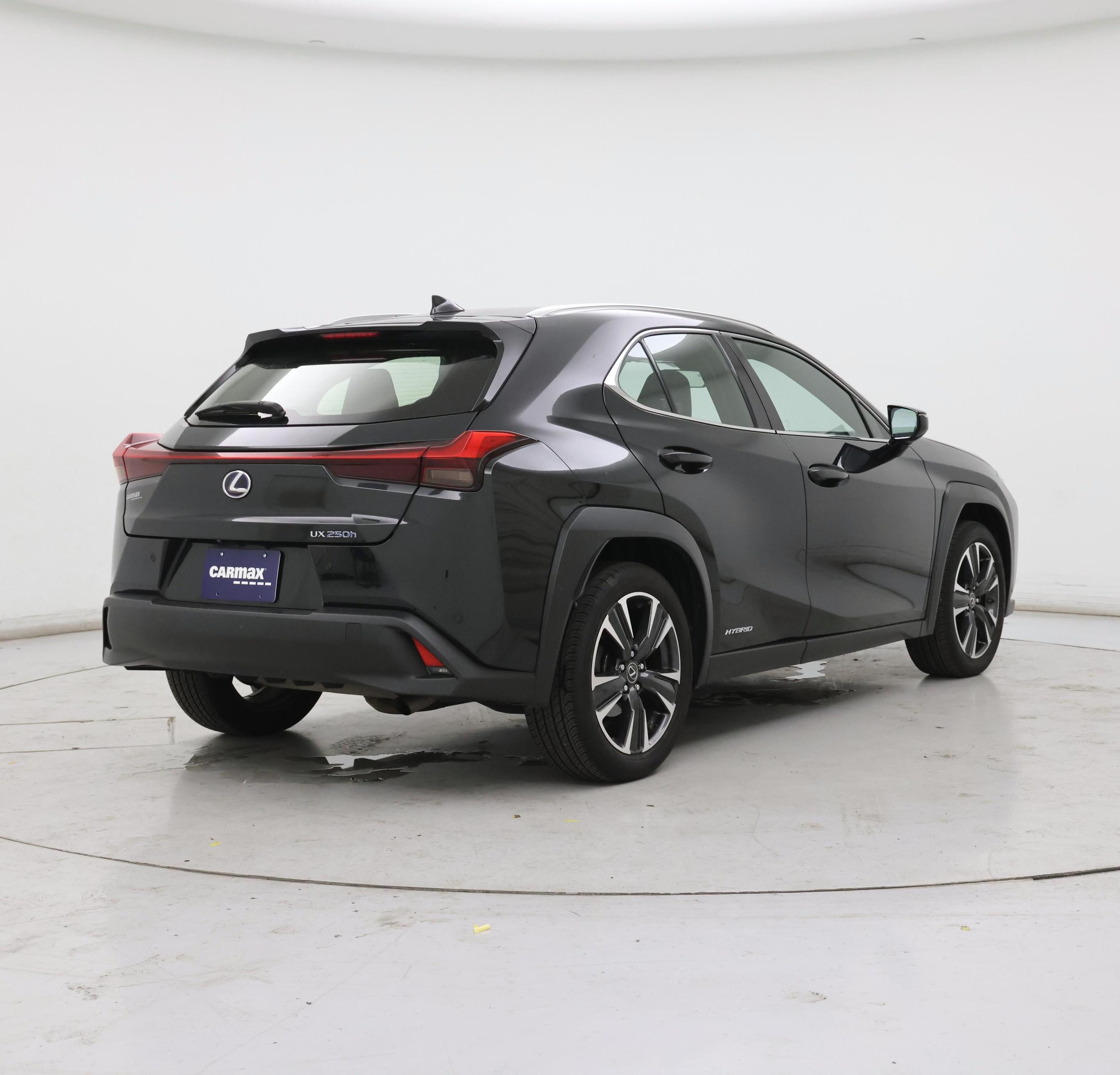 Thumbnail: 2021 Lexus UX - 8