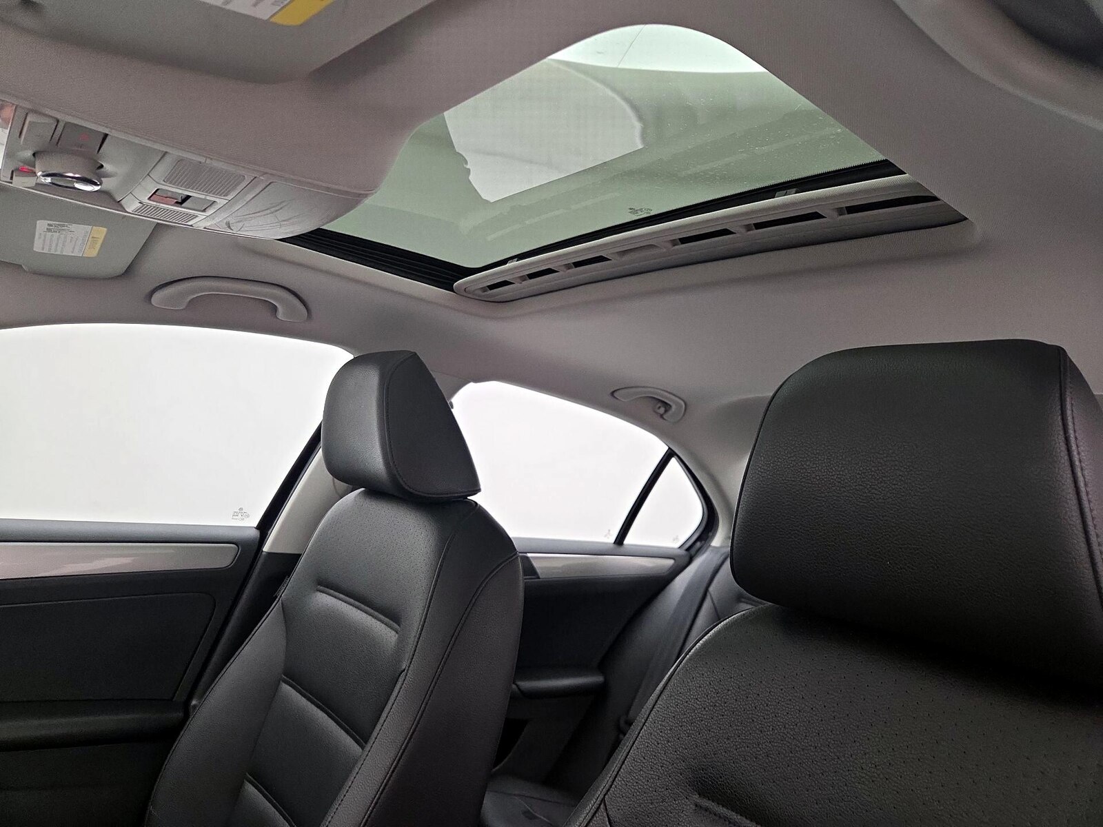 Sunroof(s) & Overhead Airbags