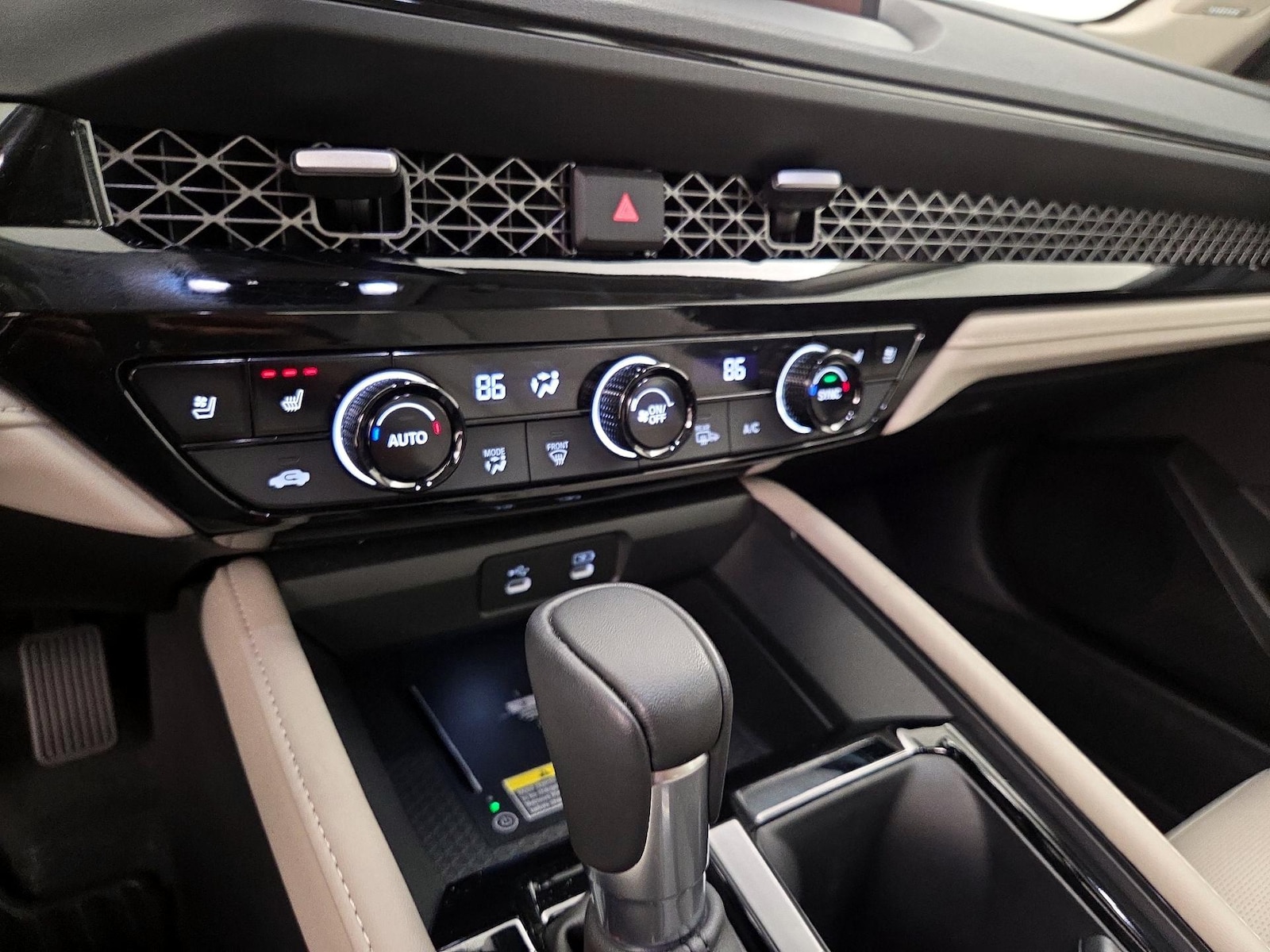 2025 Honda Accord Hybrid Touring - Photo 17