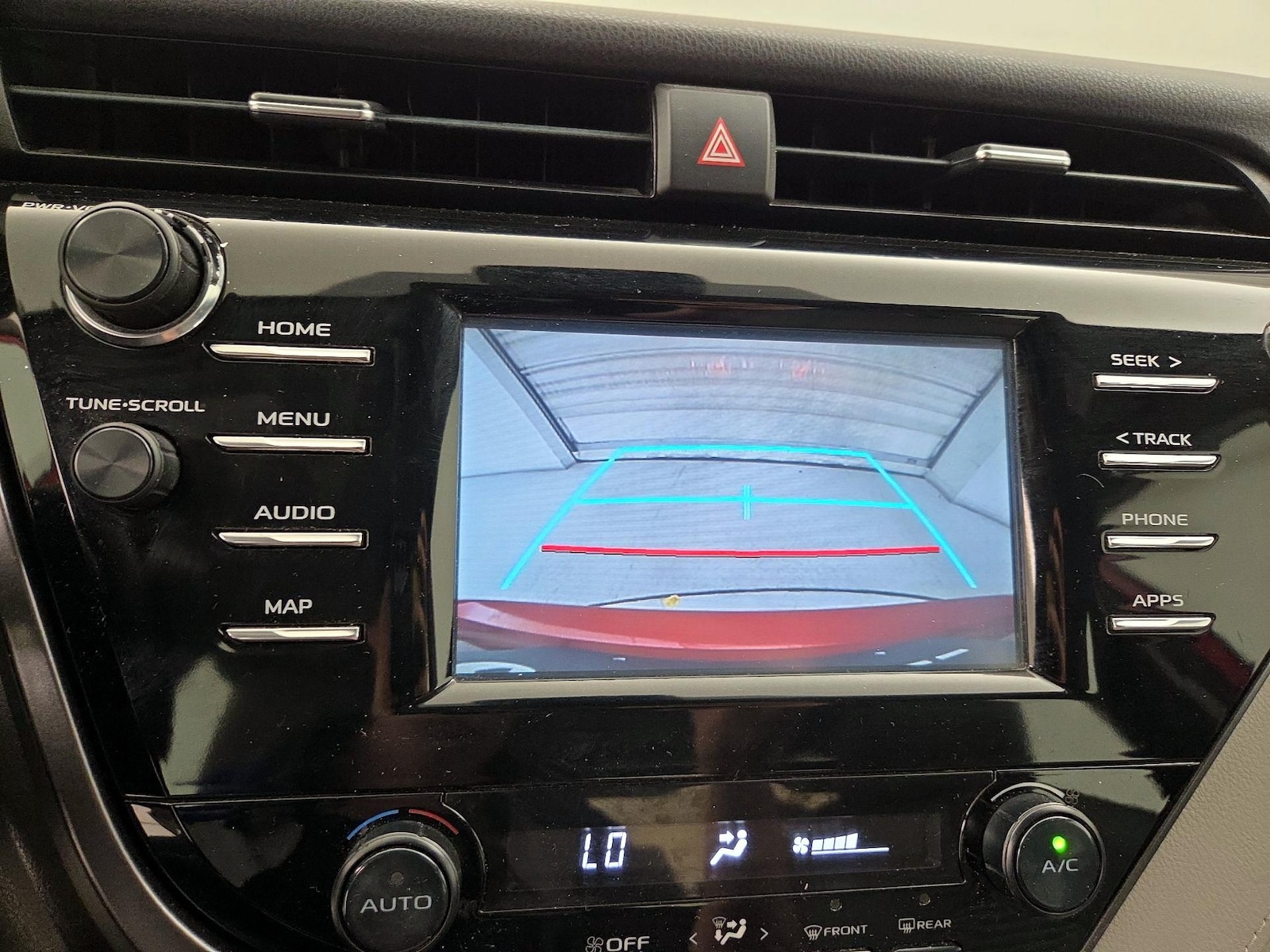 2019 Toyota Camry SE - Photo 15