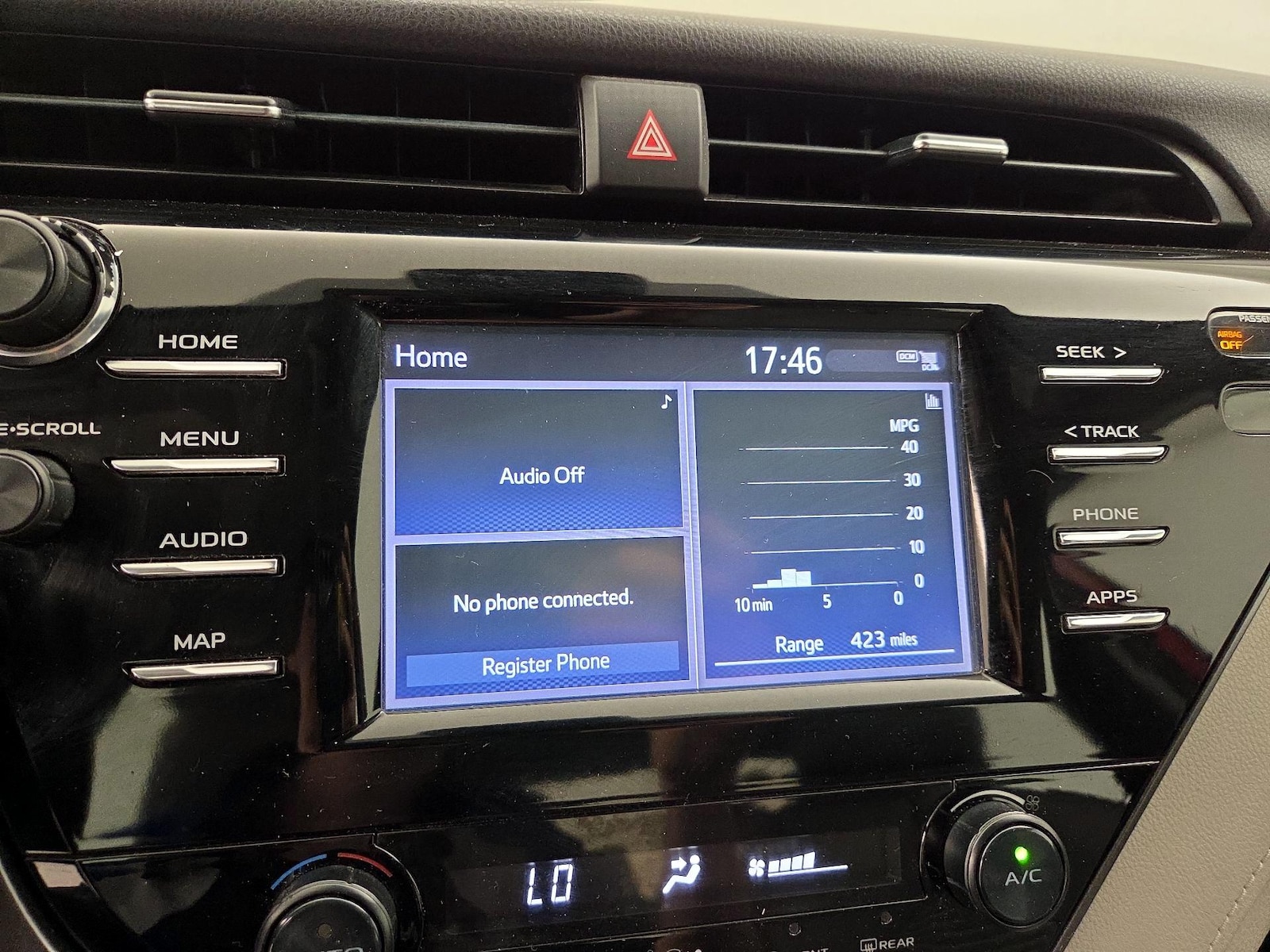 2019 Toyota Camry SE - Photo 16