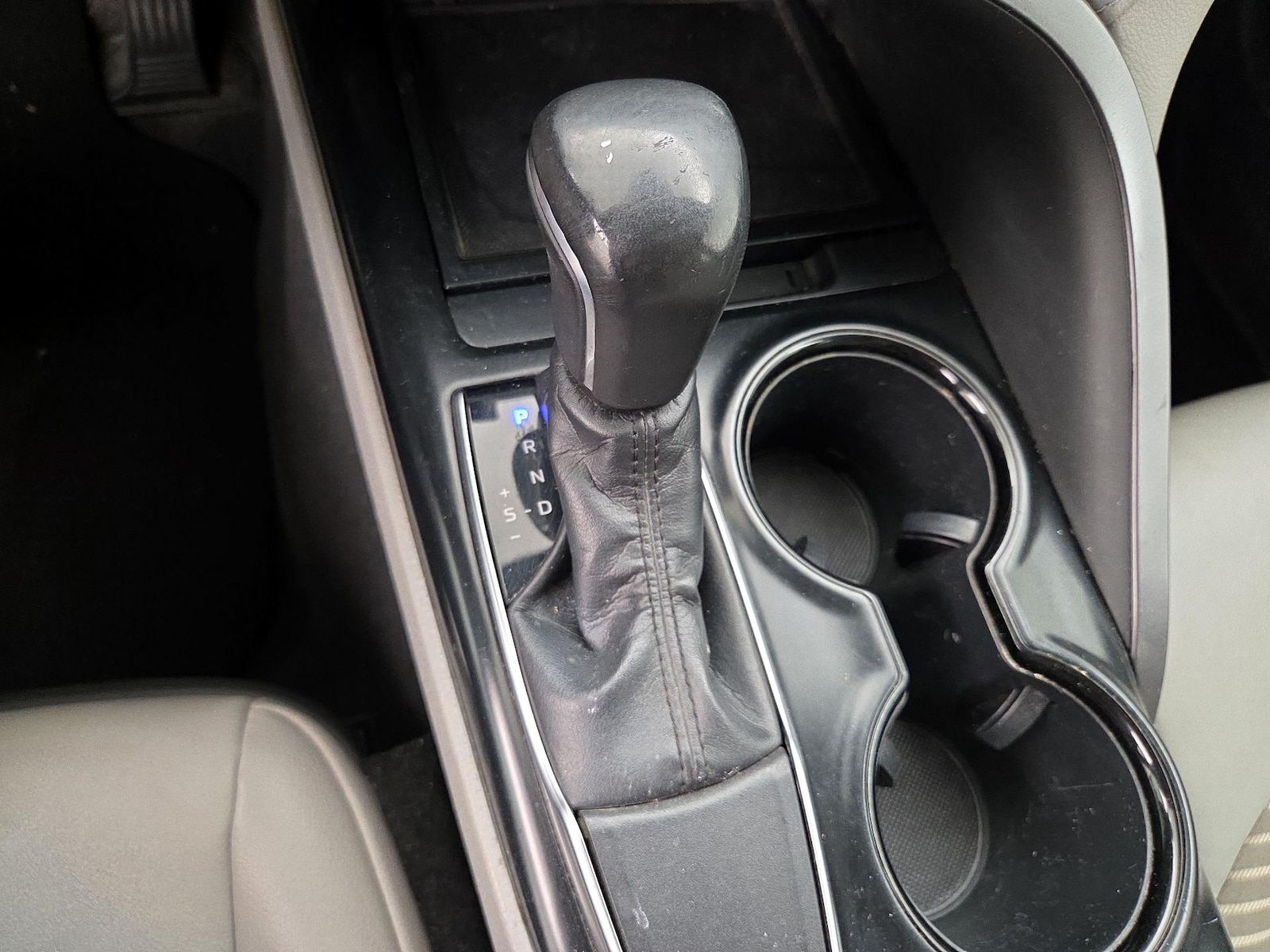 2019 Toyota Camry SE - Photo 18