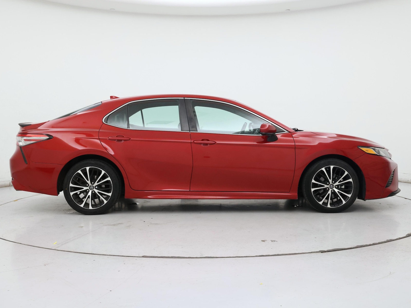 2019 Toyota Camry SE - Photo 8