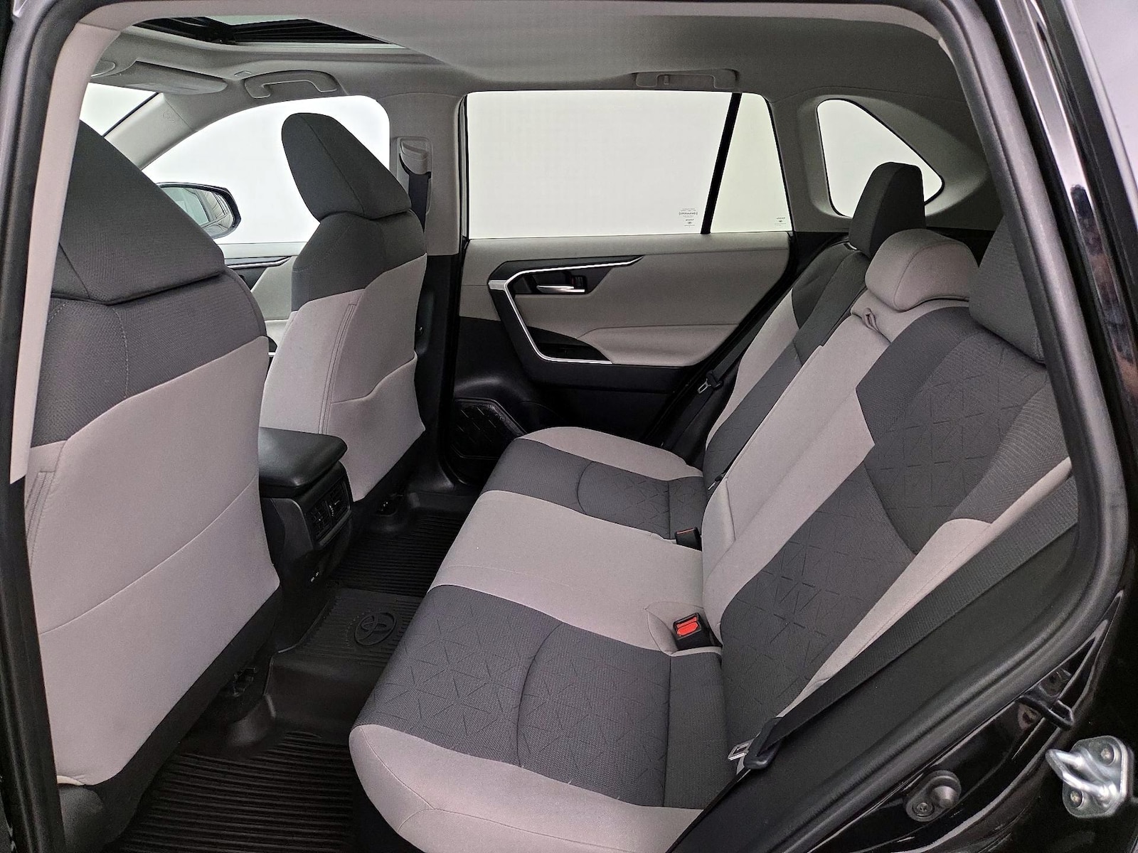 2024 Toyota RAV4 XLE - Photo 22