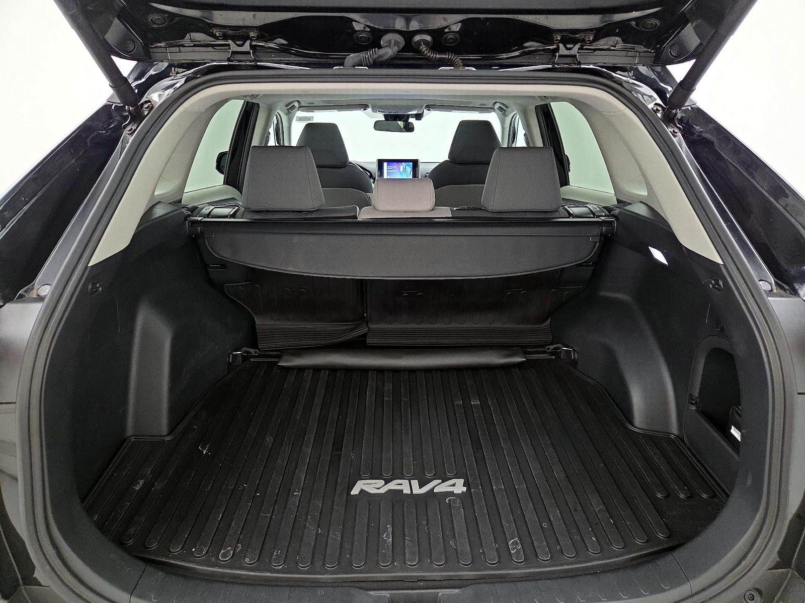 2024 Toyota RAV4 XLE - Photo 23