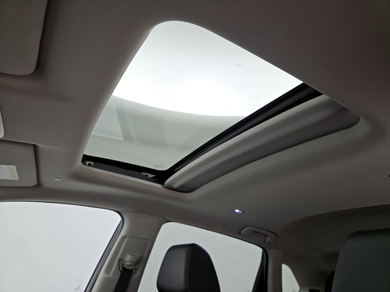 Sunroof(s) & Overhead Airbags