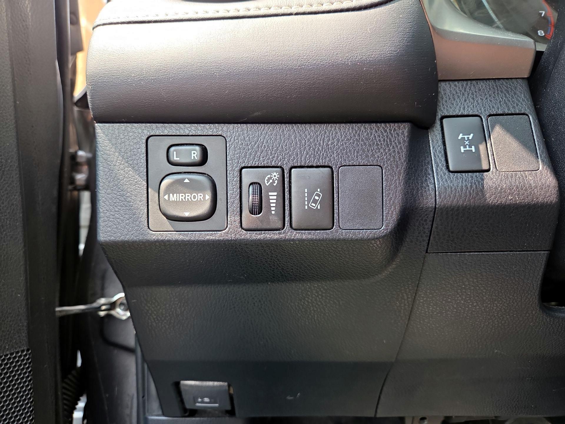 Thumbnail: 2018 Toyota RAV4 - 13