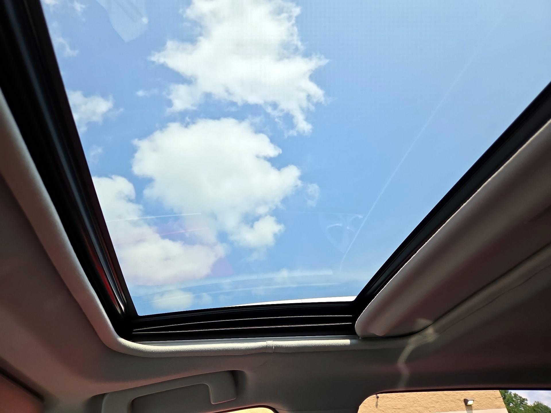Thumbnail: 2018 Toyota RAV4 - 19