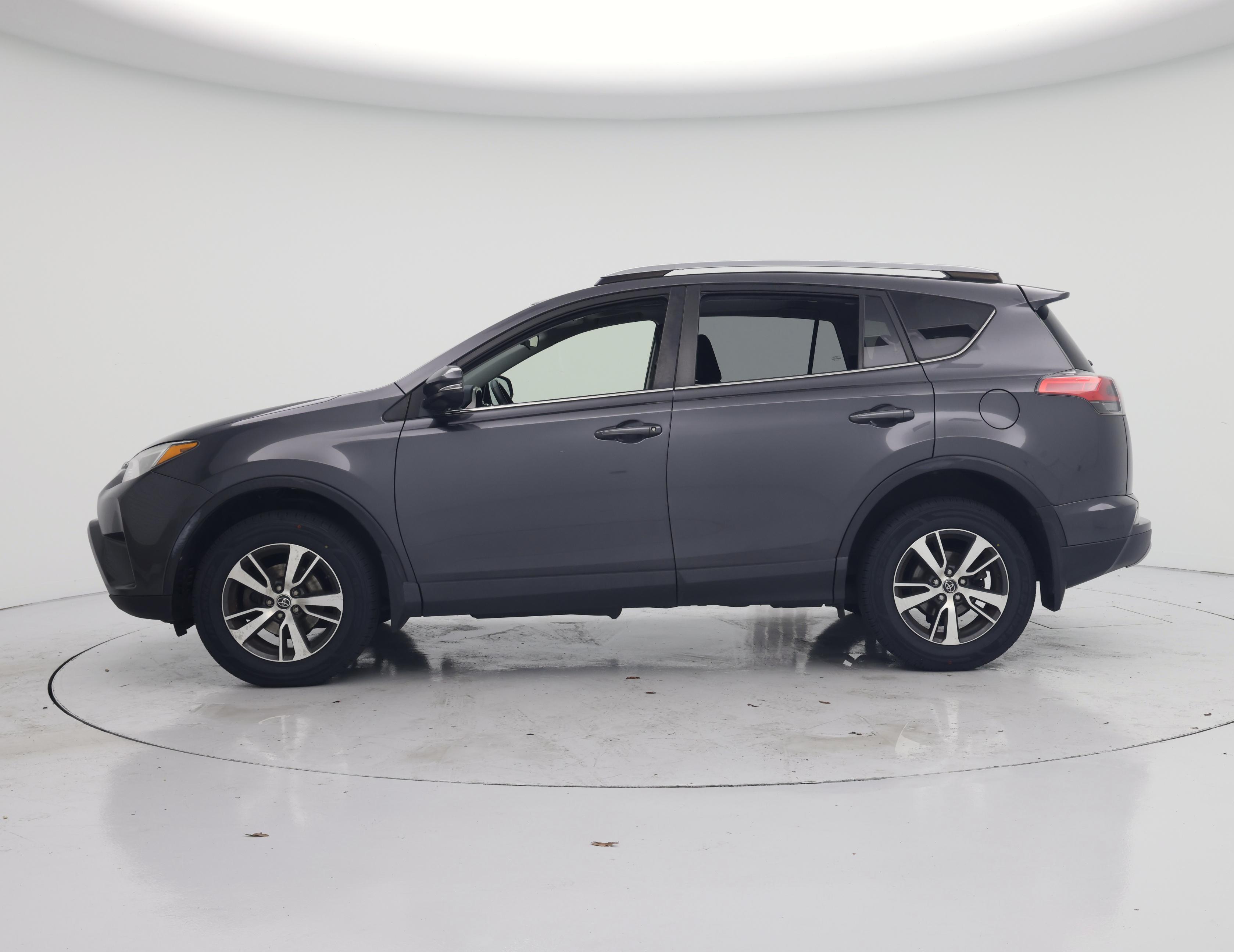 Thumbnail: 2018 Toyota RAV4 - 3