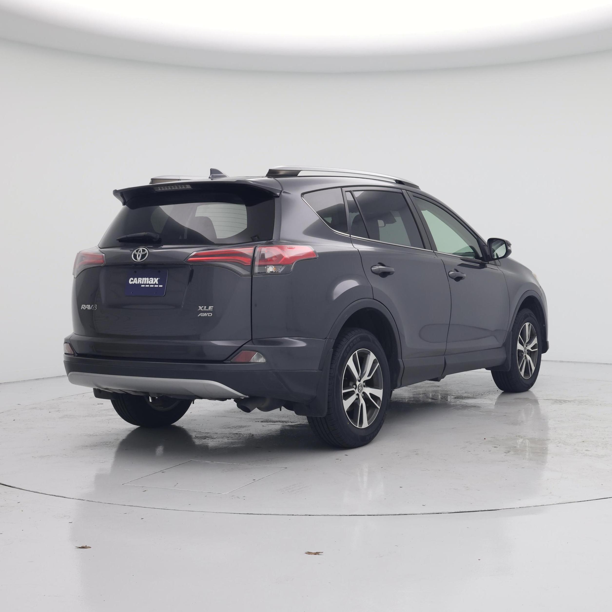 Thumbnail: 2018 Toyota RAV4 - 8