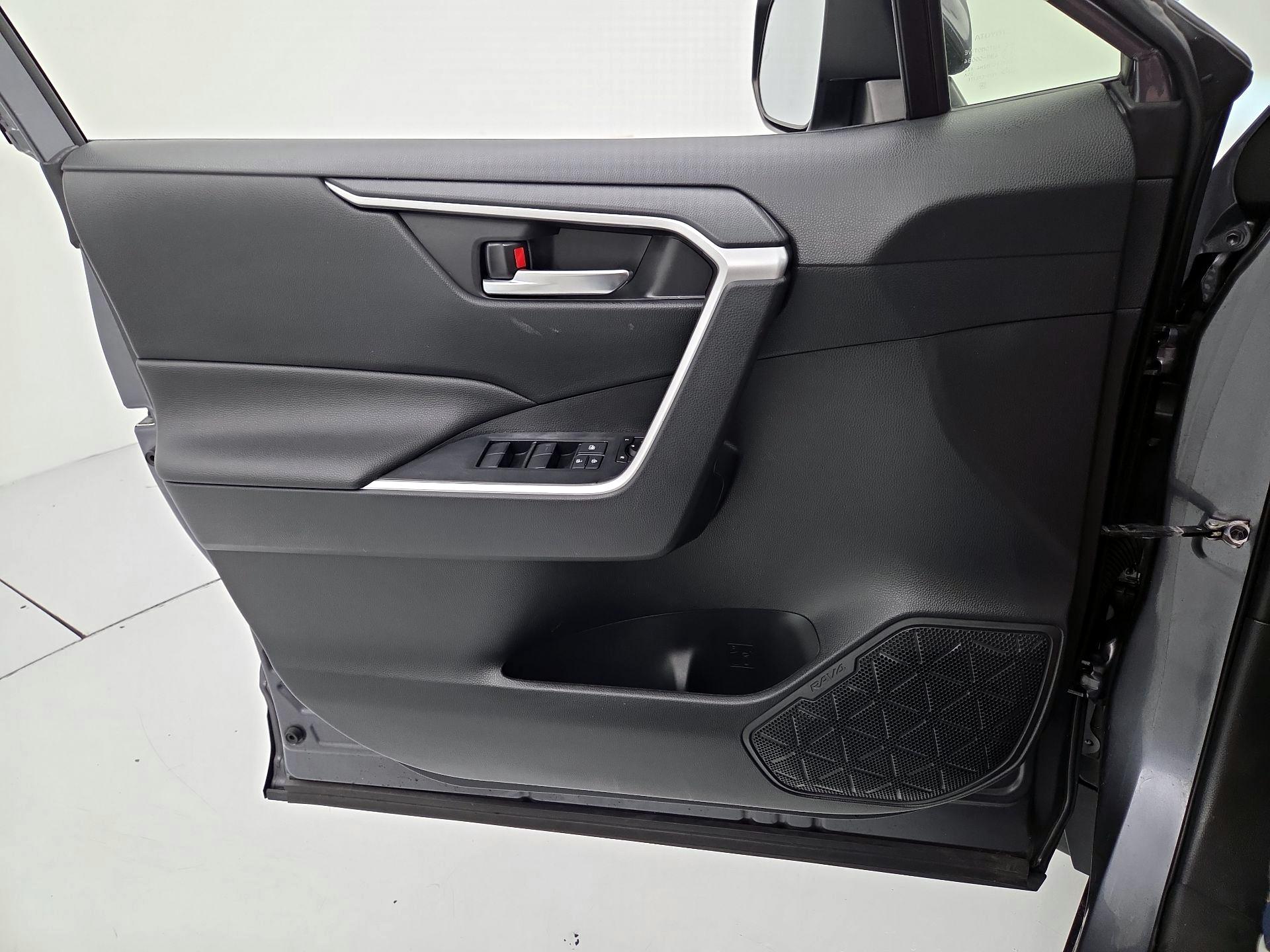 Thumbnail: 2020 Toyota RAV4 - 12