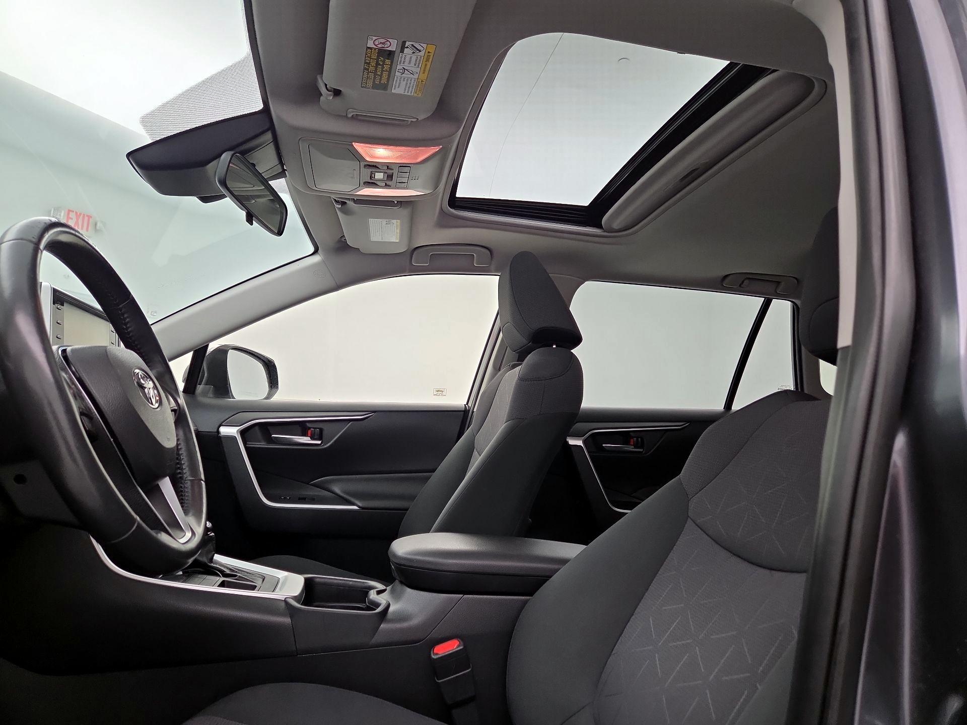 Thumbnail: 2020 Toyota RAV4 - 19