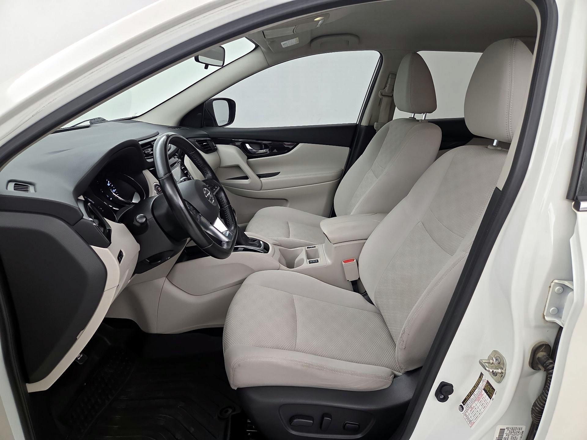 Thumbnail: 2018 Nissan Rogue Sport - 11