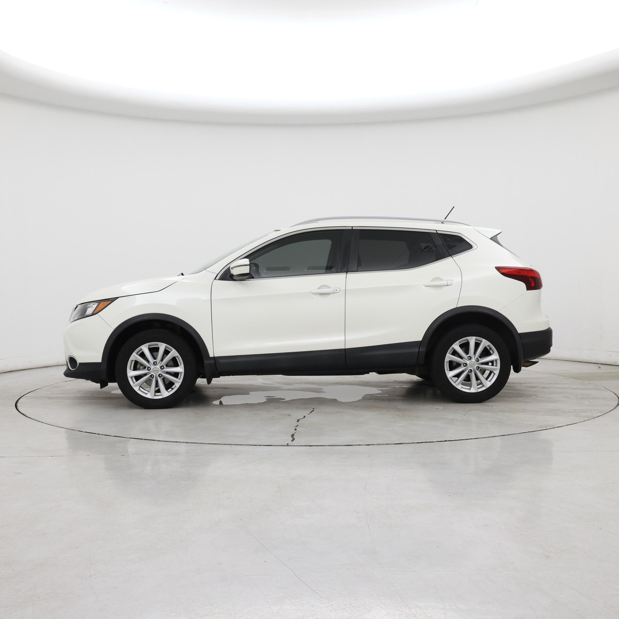 Thumbnail: 2018 Nissan Rogue Sport - 3