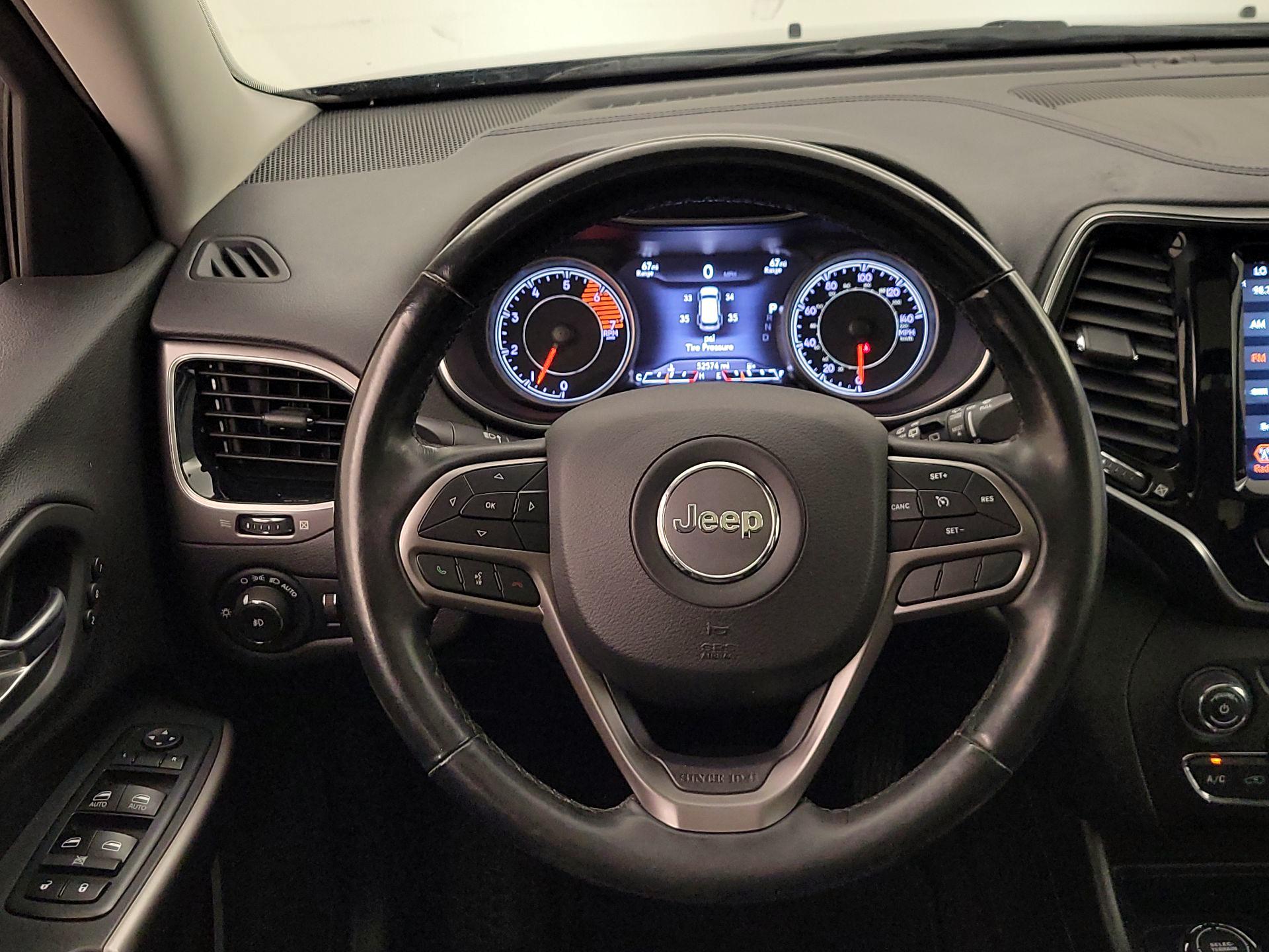 Thumbnail: 2020 Jeep Cherokee - 10