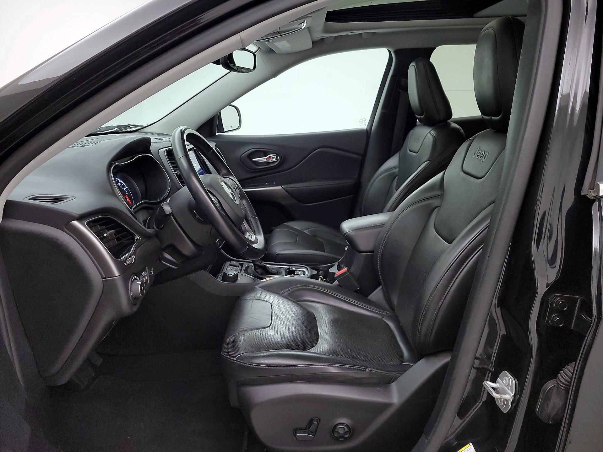 Thumbnail: 2020 Jeep Cherokee - 11