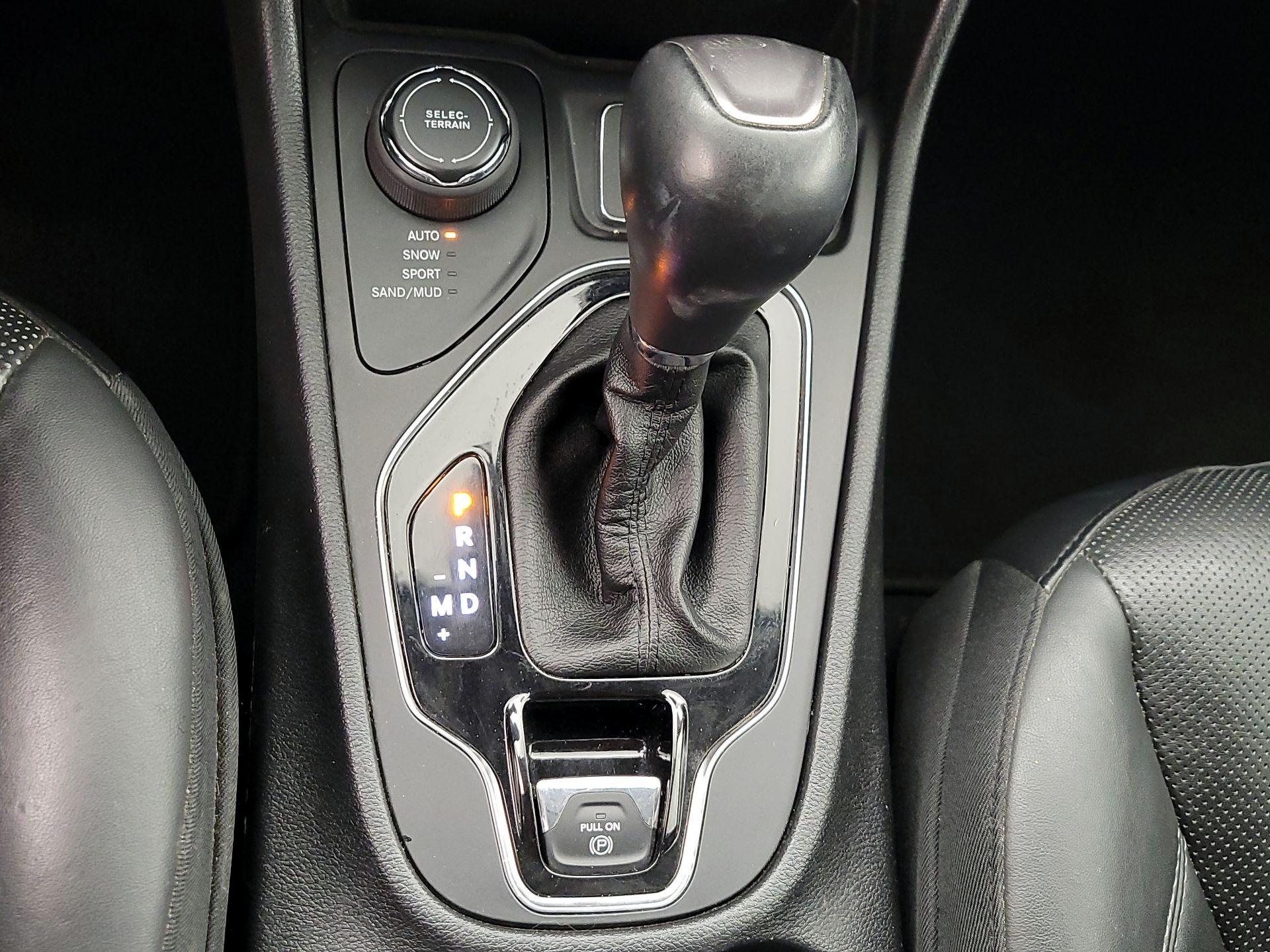 Thumbnail: 2020 Jeep Cherokee - 17