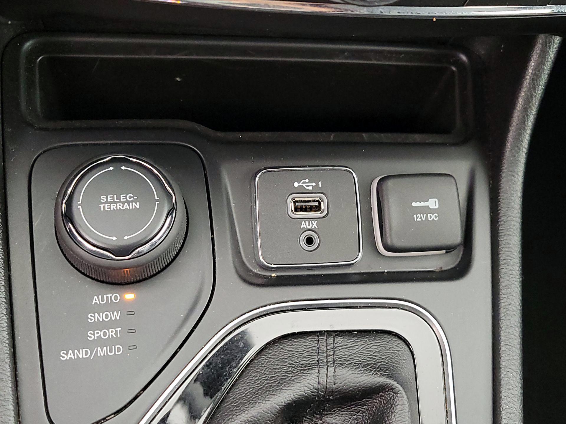 Thumbnail: 2020 Jeep Cherokee - 18