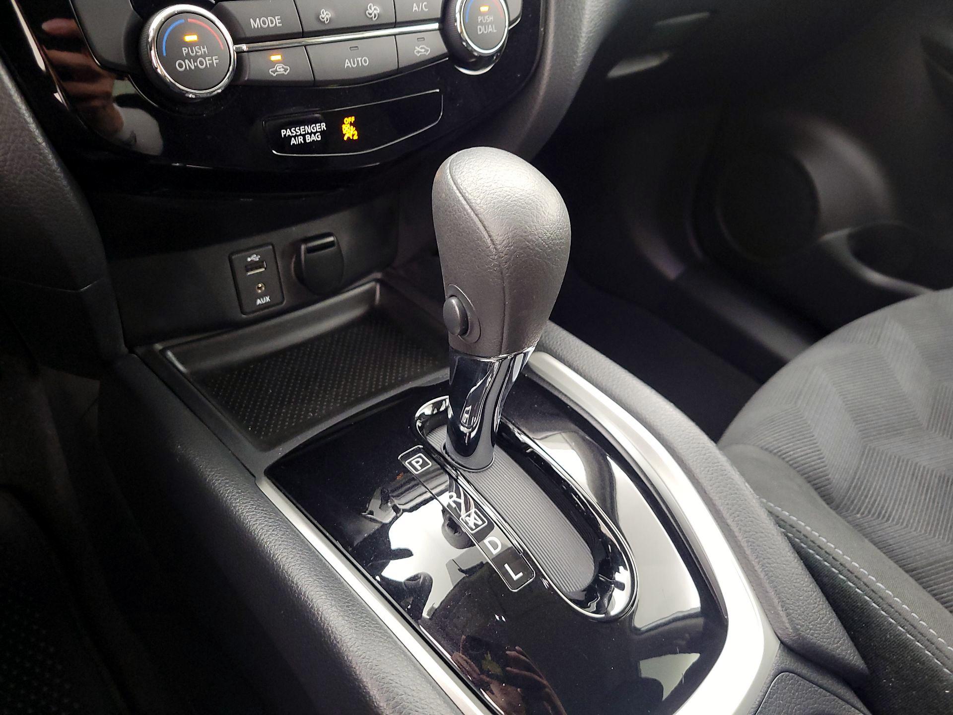 Thumbnail: 2015 Nissan Rogue - 17