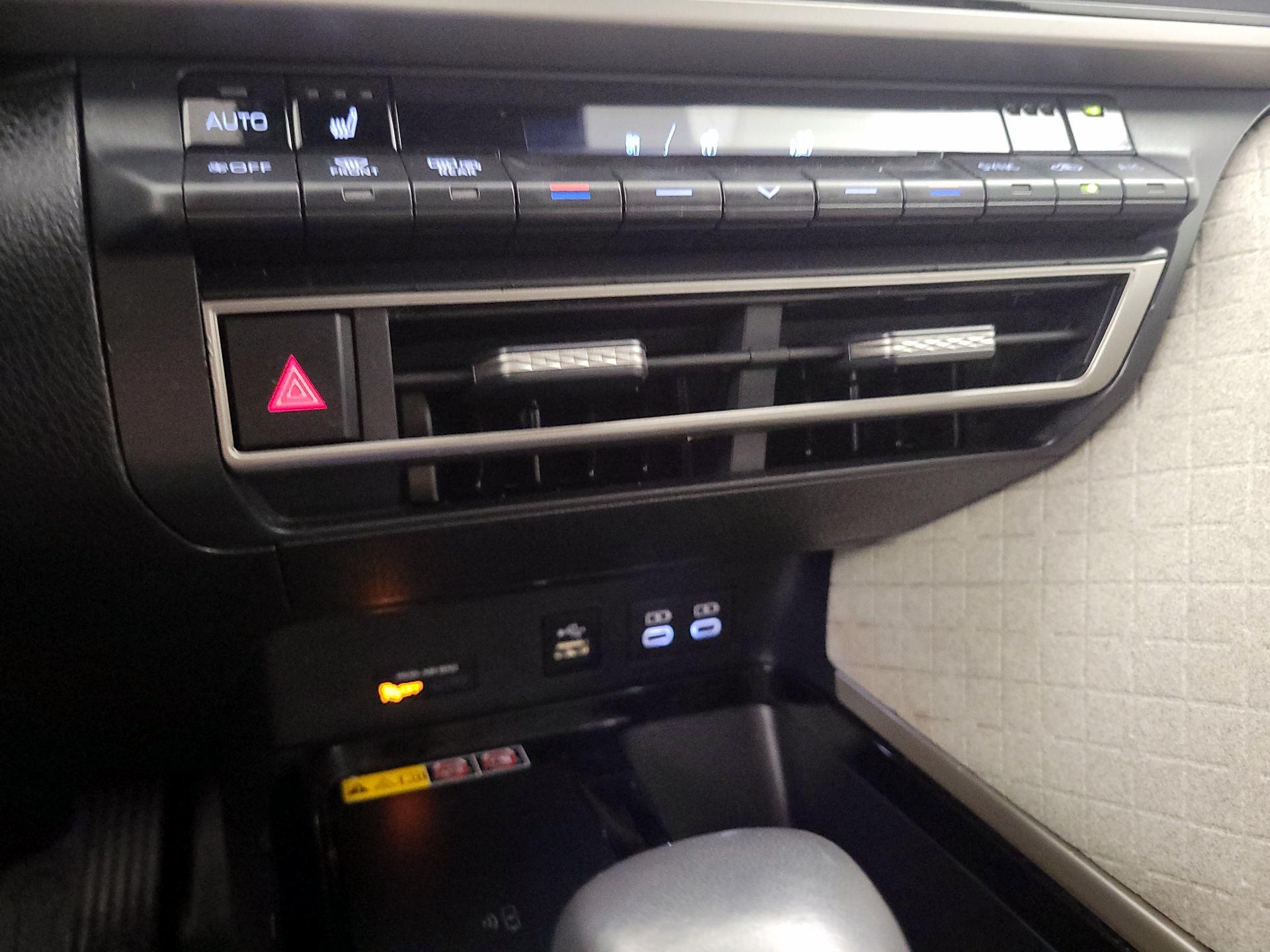 Thumbnail: 2025 Toyota Camry - 17