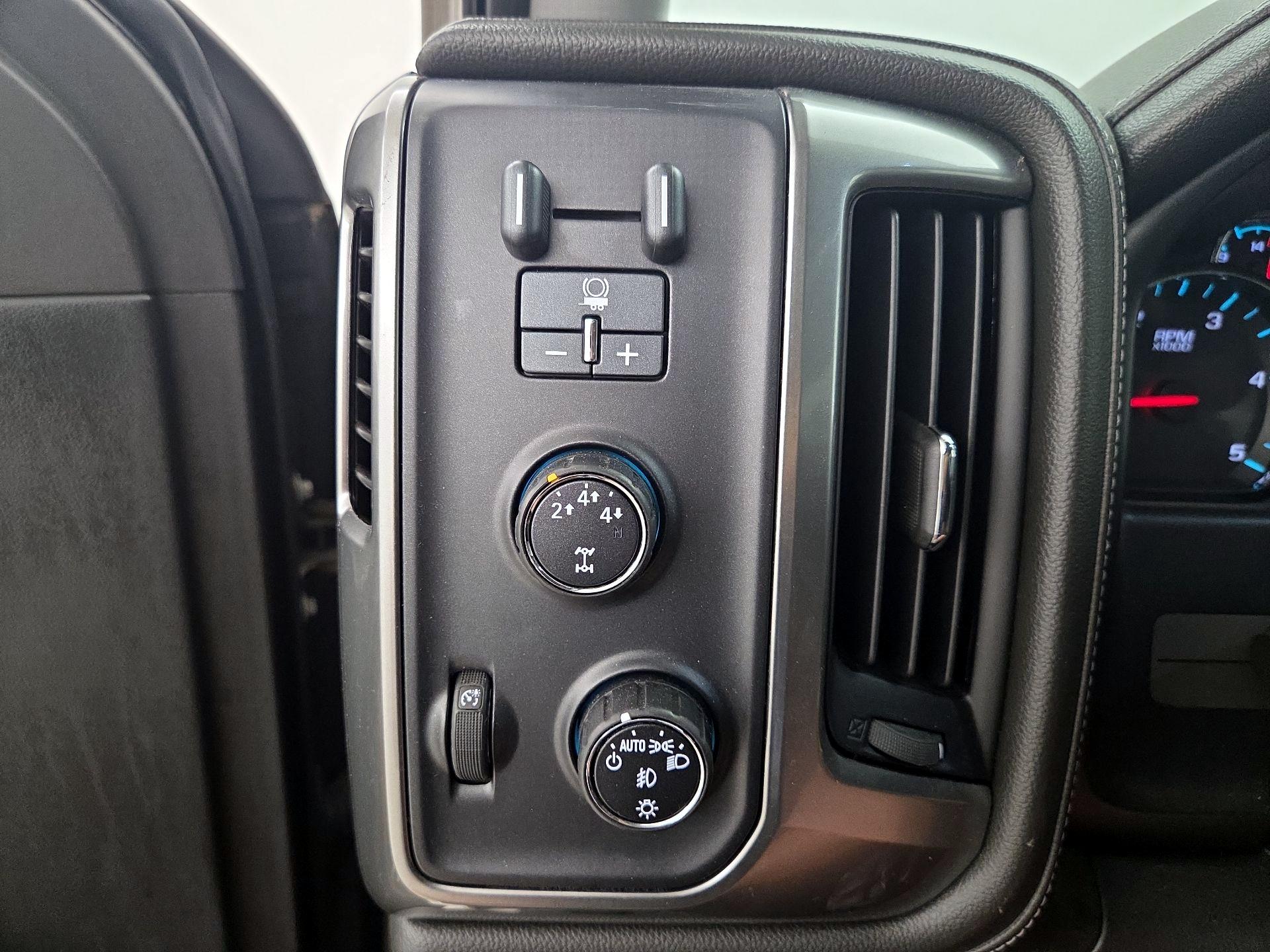 Thumbnail: 2015 Chevrolet Silverado 3500 - 13