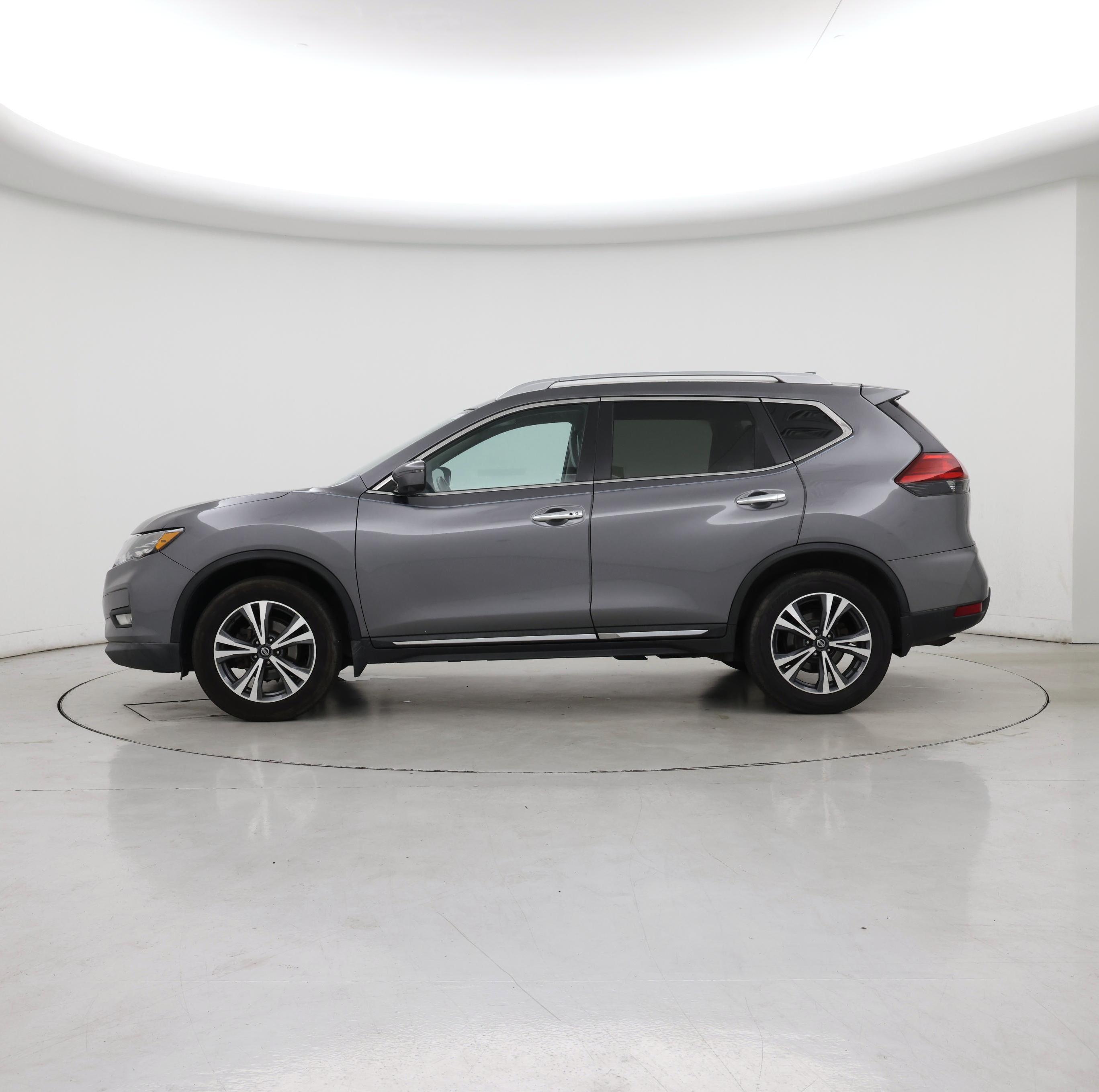 Thumbnail: 2017 Nissan Rogue - 3