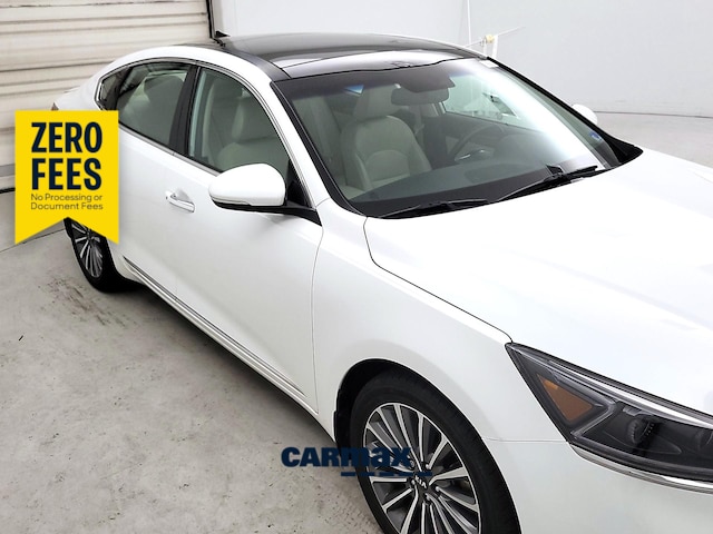 White 2017 Kia Cadenza Sedan Front-Wheel Drive Automatic