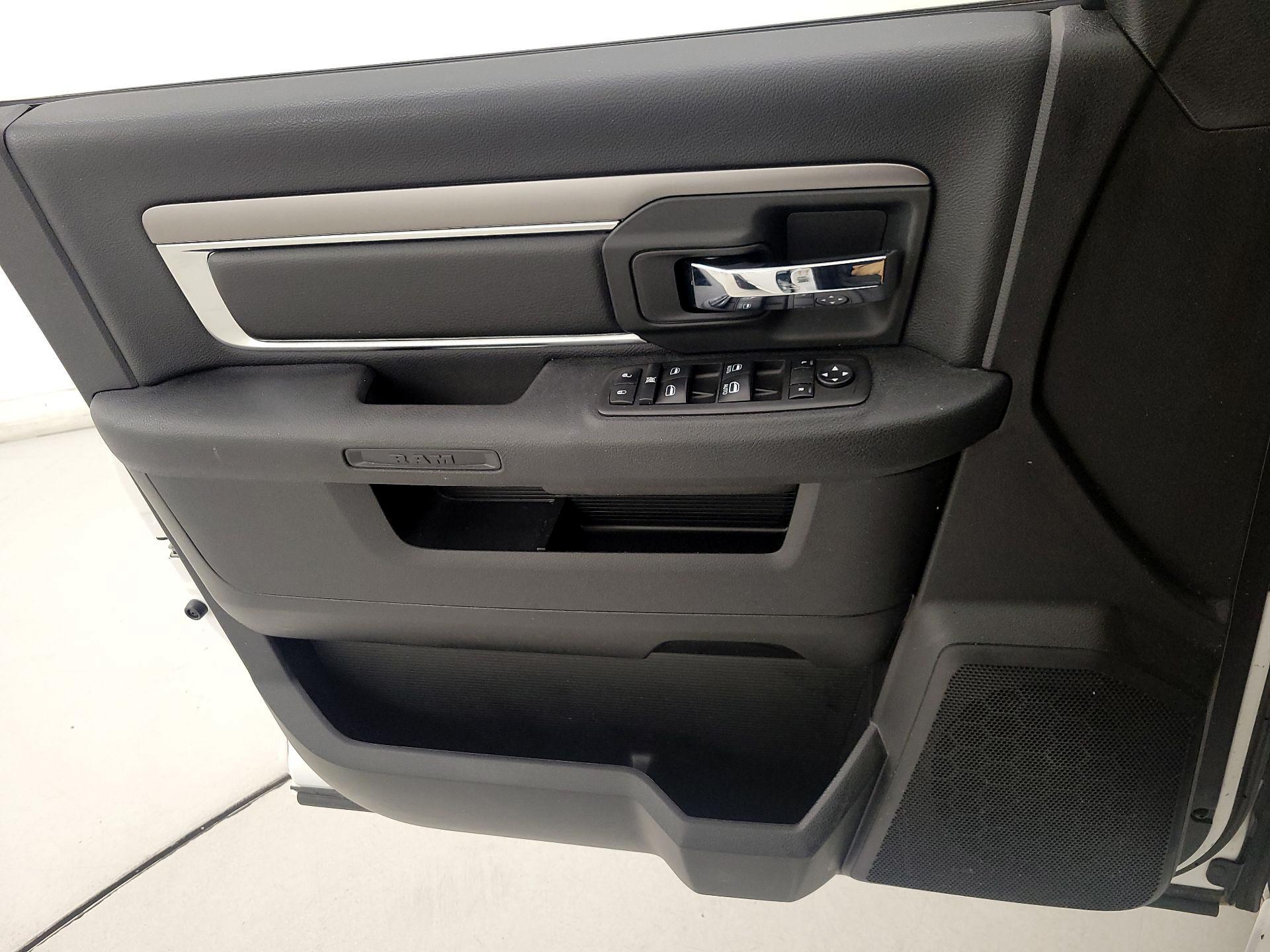 Thumbnail: 2021 RAM 1500 Classic - 12