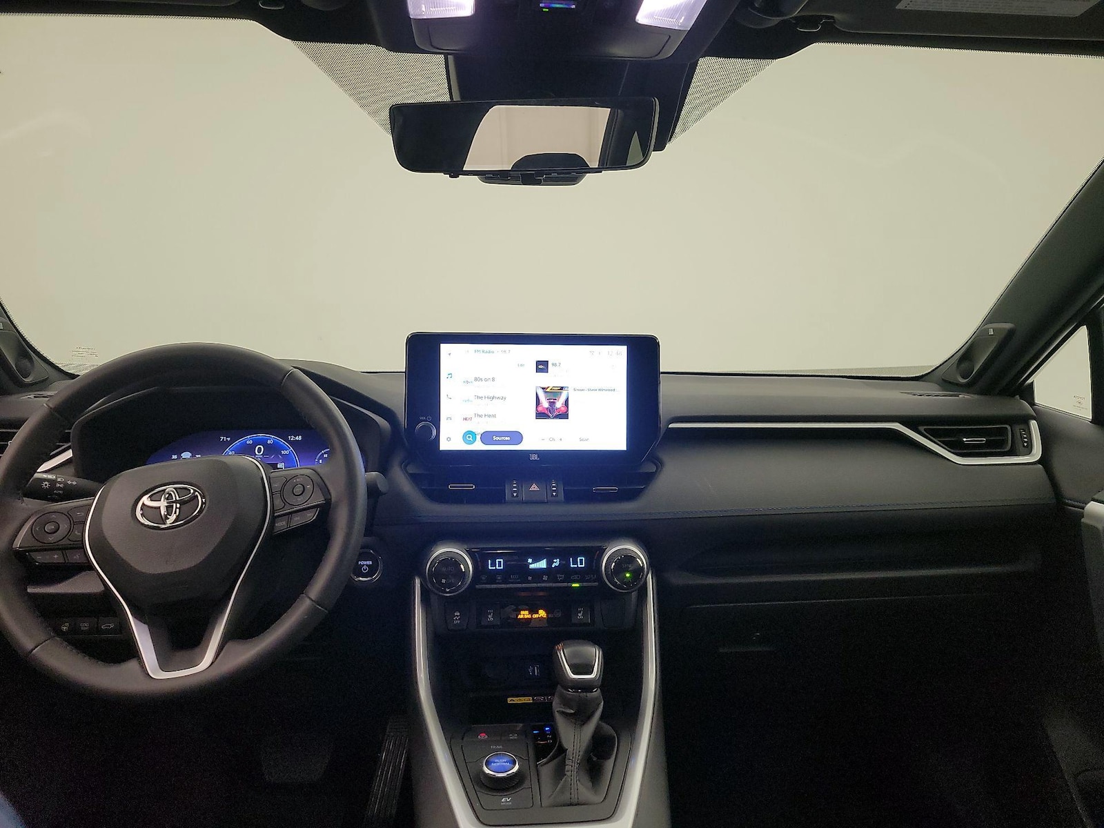 2024 Toyota RAV4 XSE - Photo 10