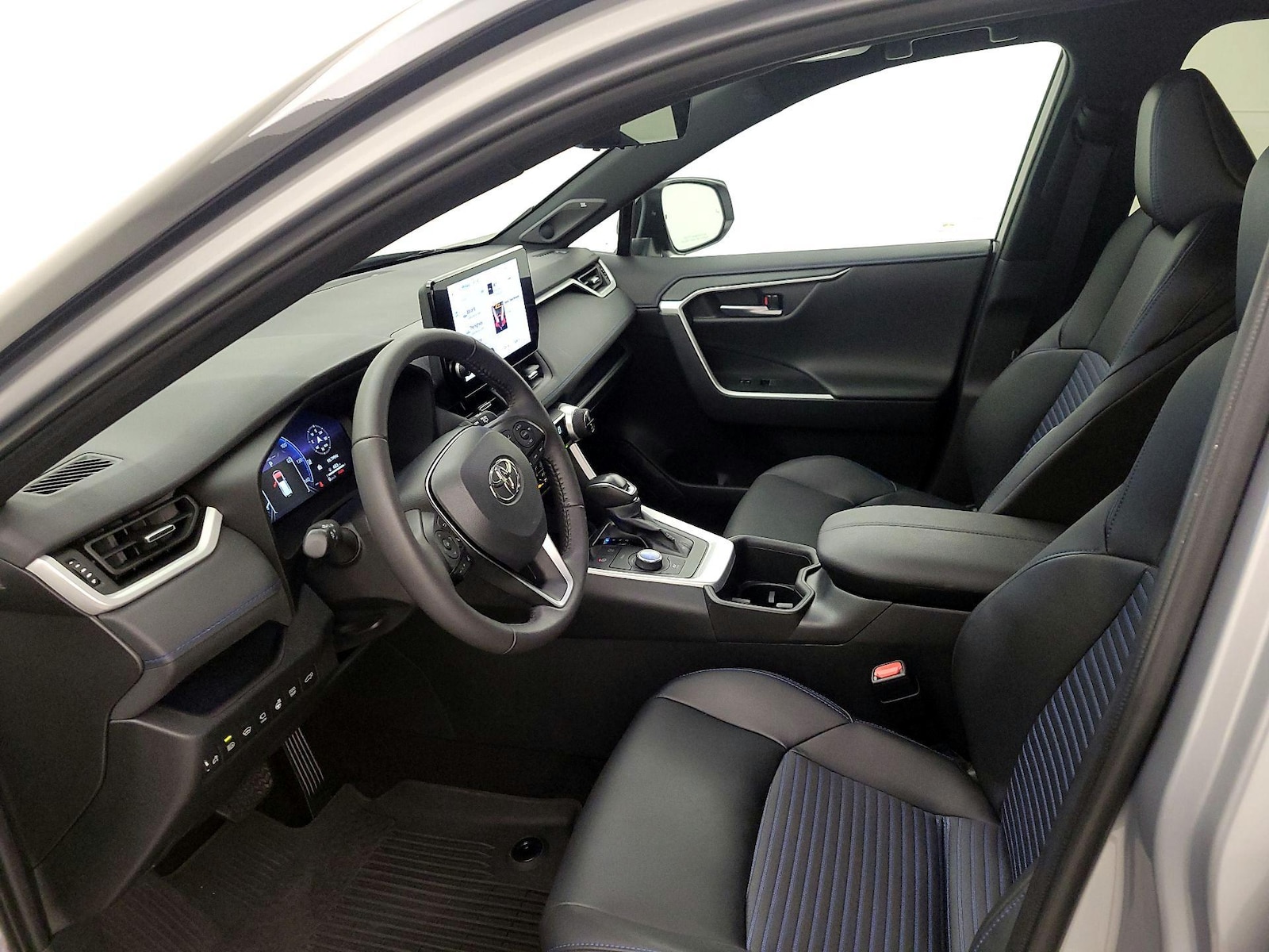 2024 Toyota RAV4 XSE - Photo 12