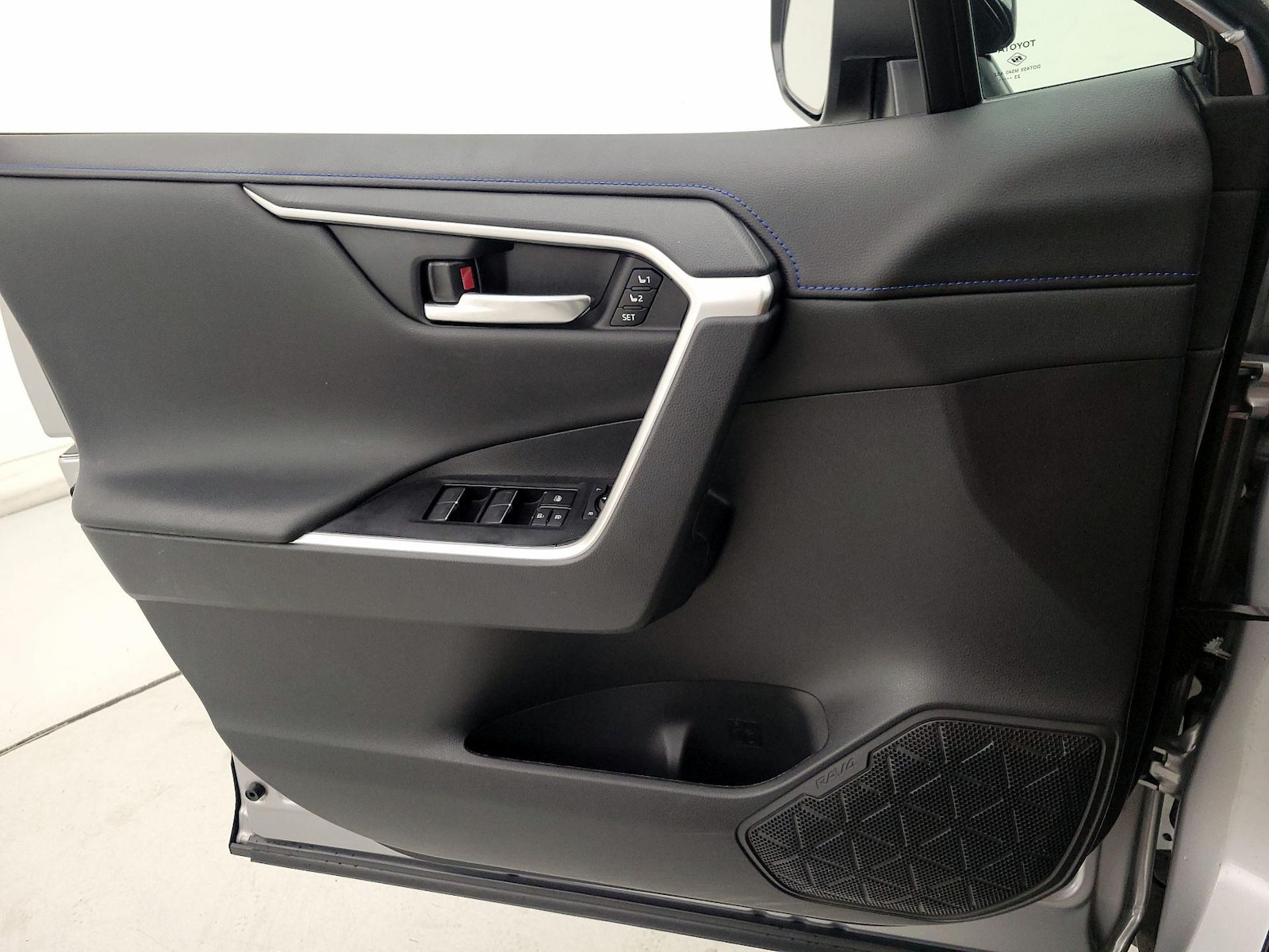 2024 Toyota RAV4 XSE - Photo 13