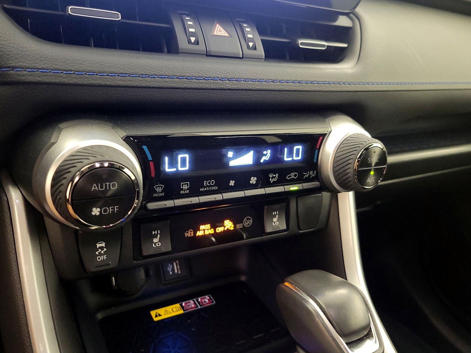 2024 Toyota RAV4 XSE - Photo 17