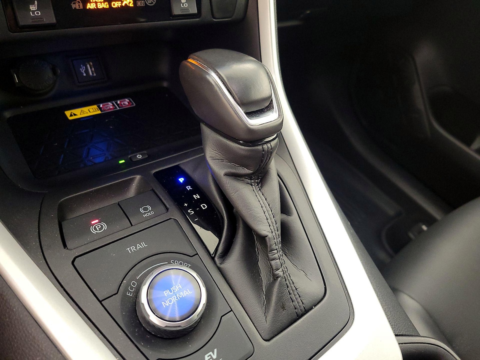 2024 Toyota RAV4 XSE - Photo 18